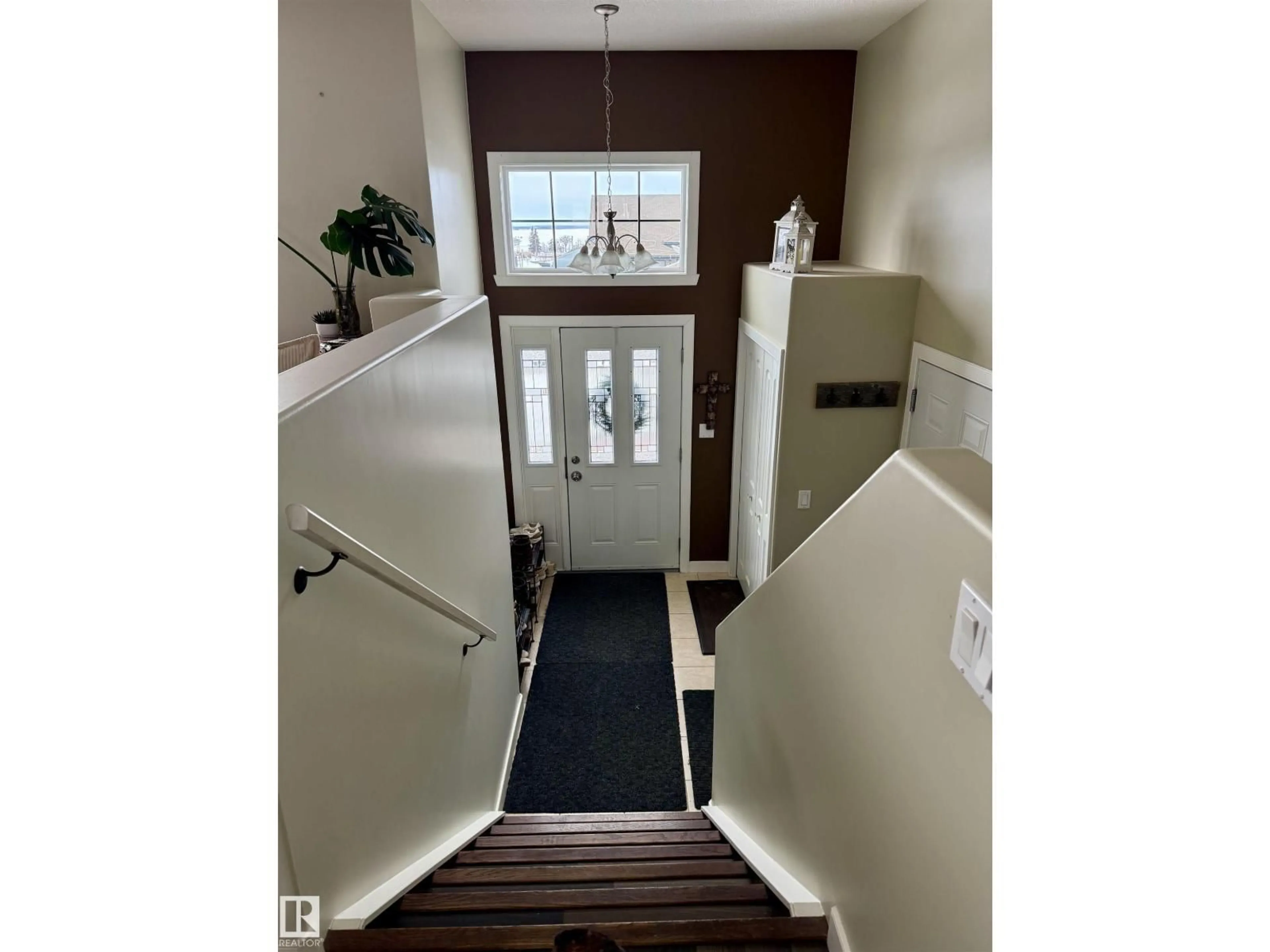 Indoor entryway for 9621 100 AVE, Lac La Biche Alberta T0A2C0