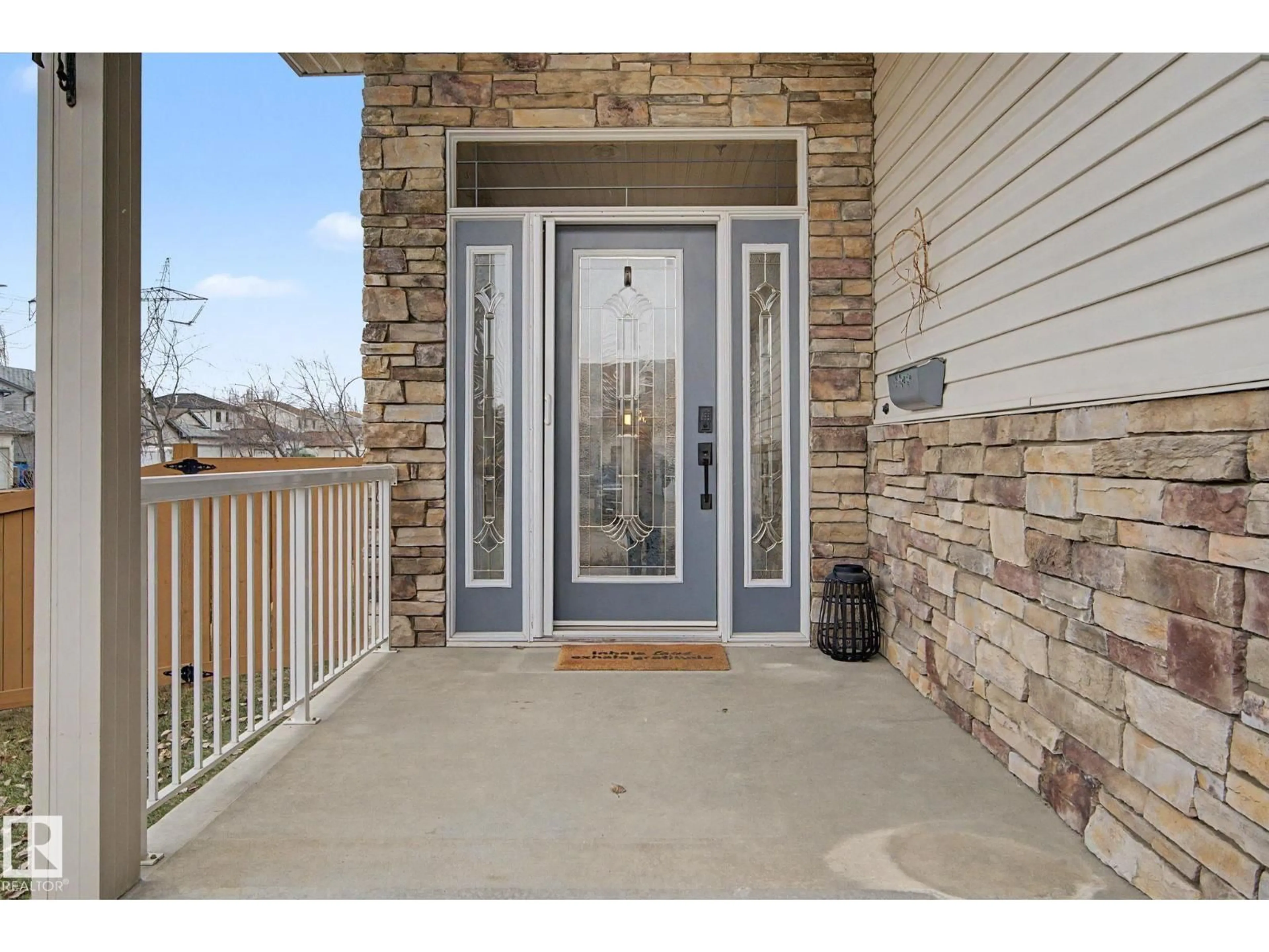 Indoor entryway for 807 OAKLAND PL, Devon Alberta T9G2H8