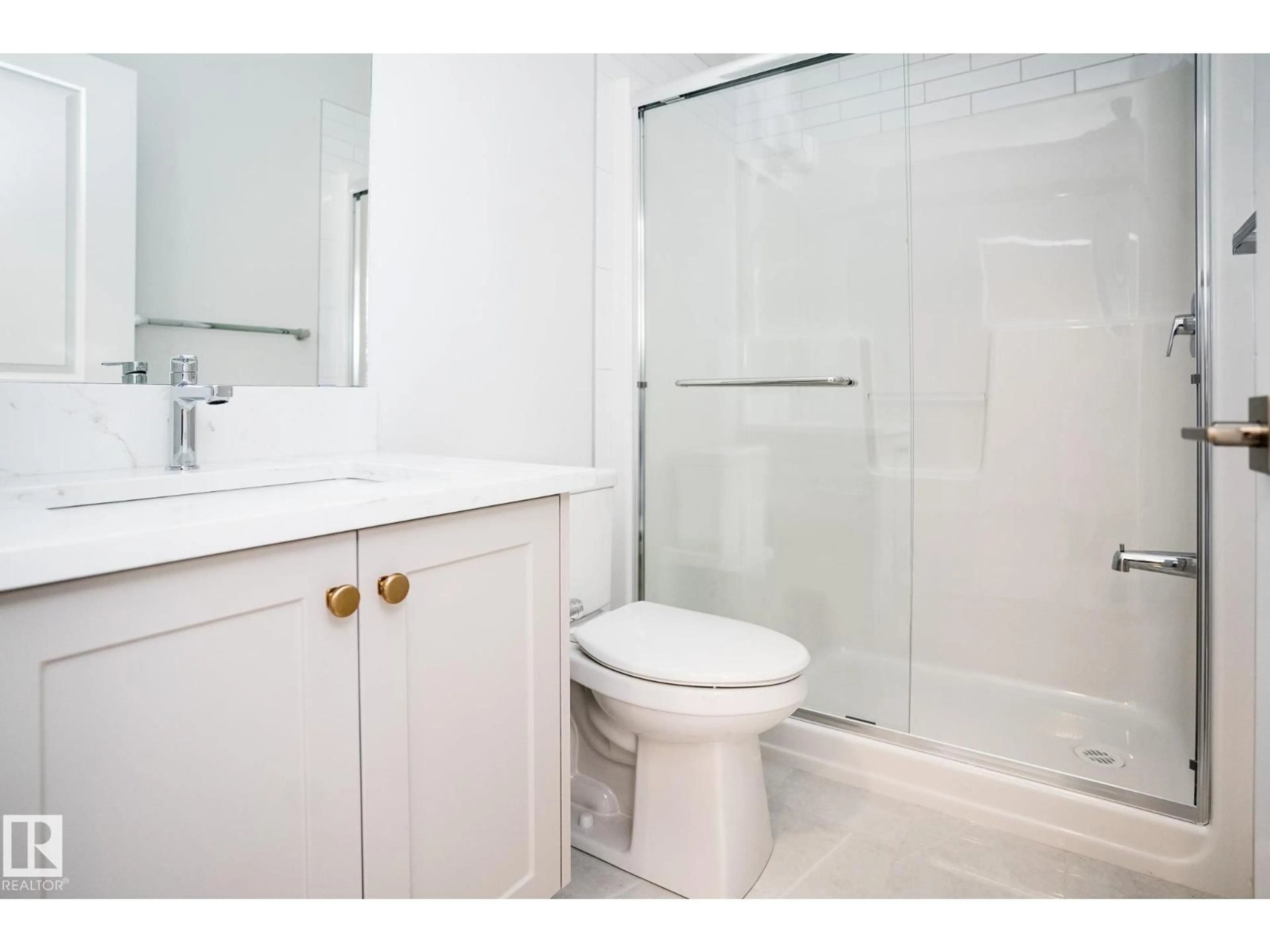 Standard bathroom, unknown for NW - 911 18 AV, Edmonton Alberta T6T2X3