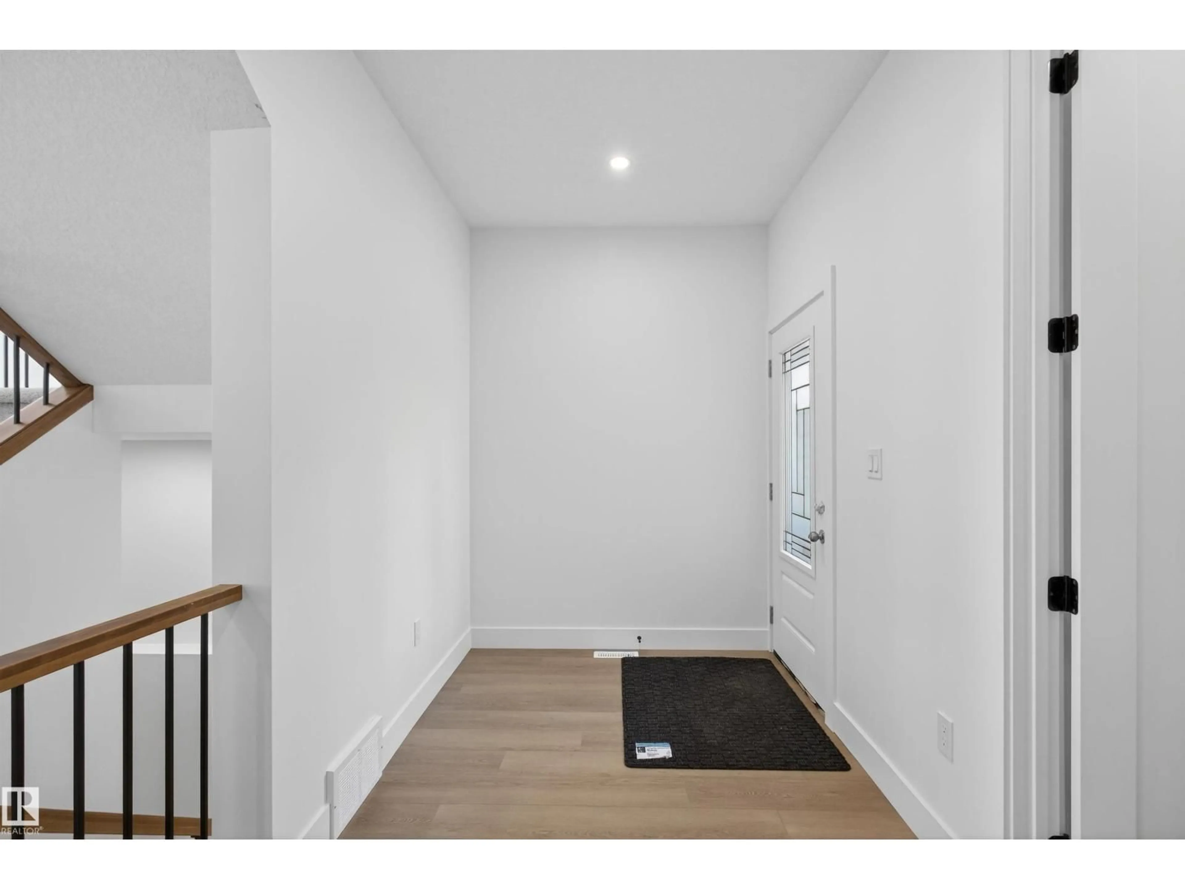 Indoor entryway for SW - 16716 34 AV, Edmonton Alberta T6W5M2