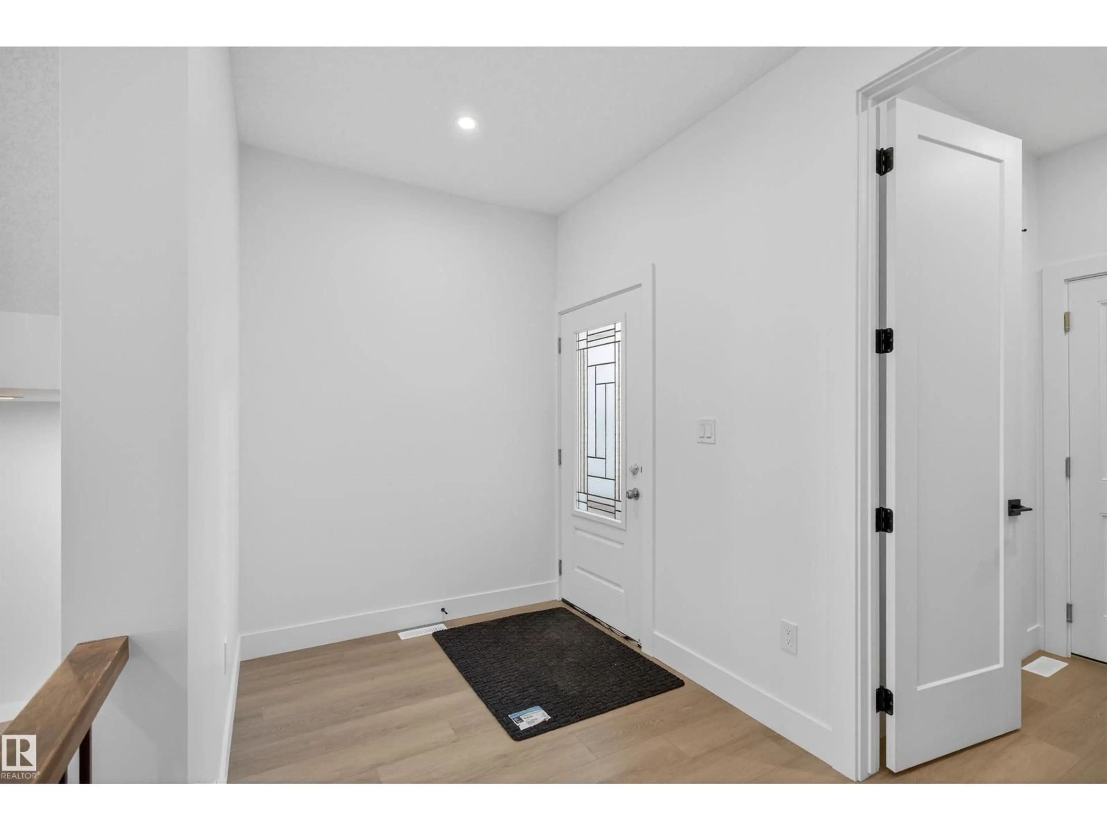 Indoor entryway for SW - 16716 34 AV, Edmonton Alberta T6W5M2