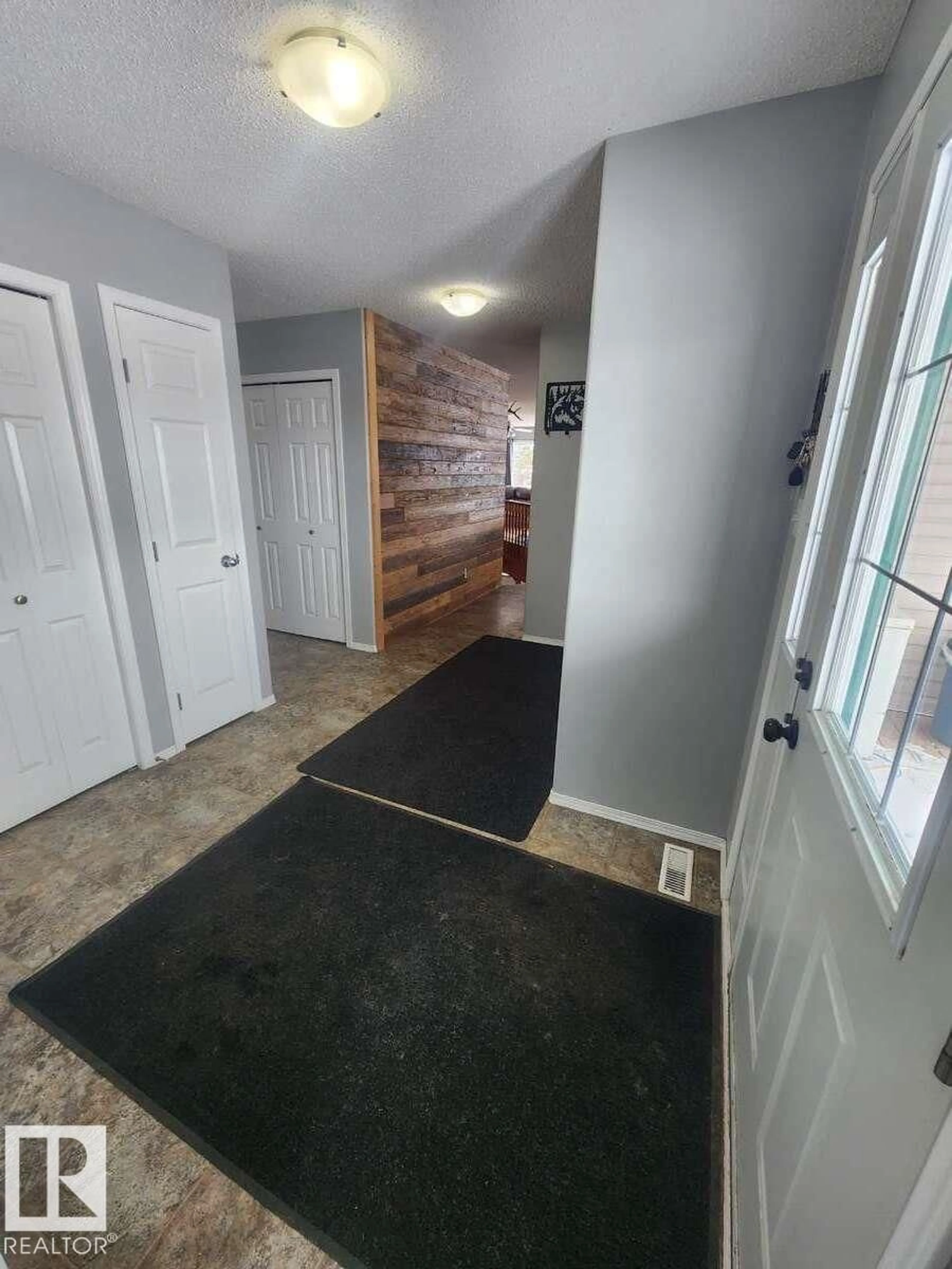 Indoor entryway for 10315 TWP ROAD 612, Rural St. Paul County Alberta T0A2K0