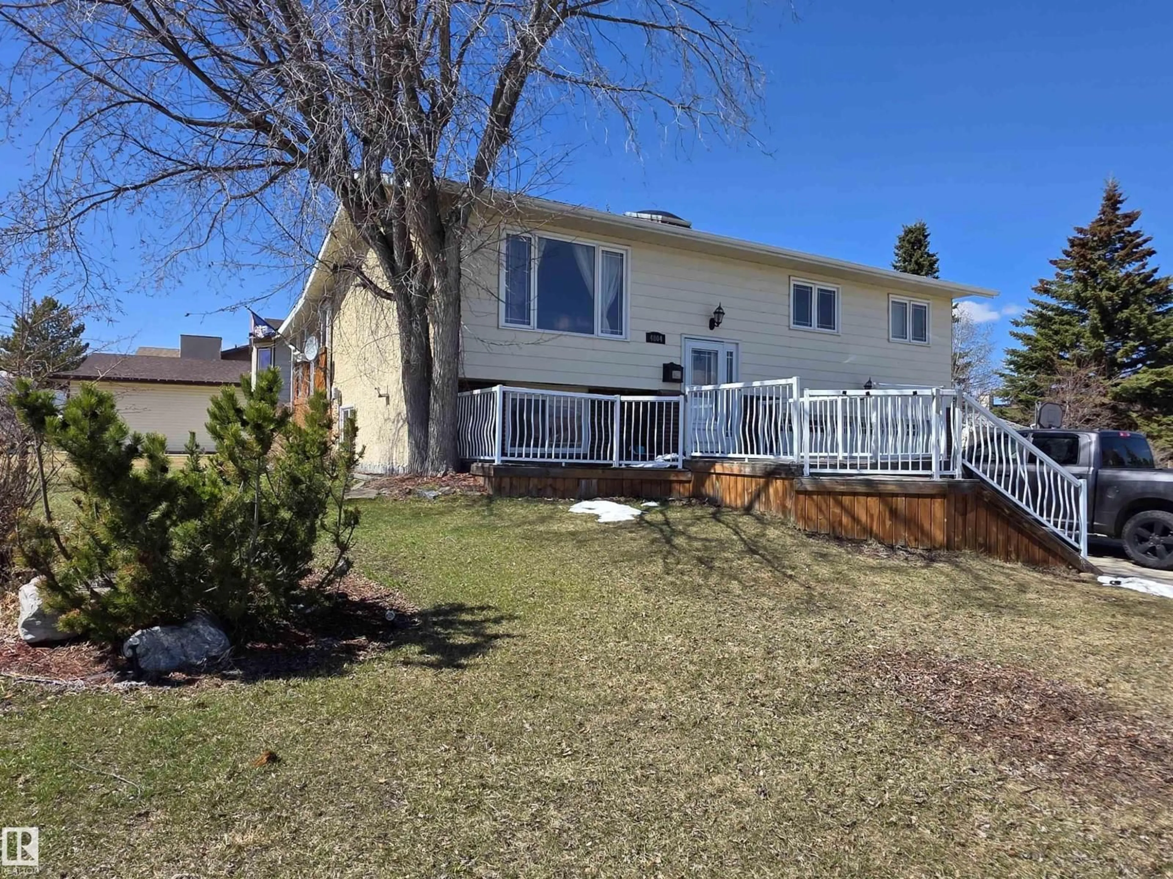 A pic from outside/outdoor area/front of a property/back of a property/a pic from drone, water/lake/river/ocean view for 4804 BECKETT RD, Drayton Valley Alberta T7A1C7