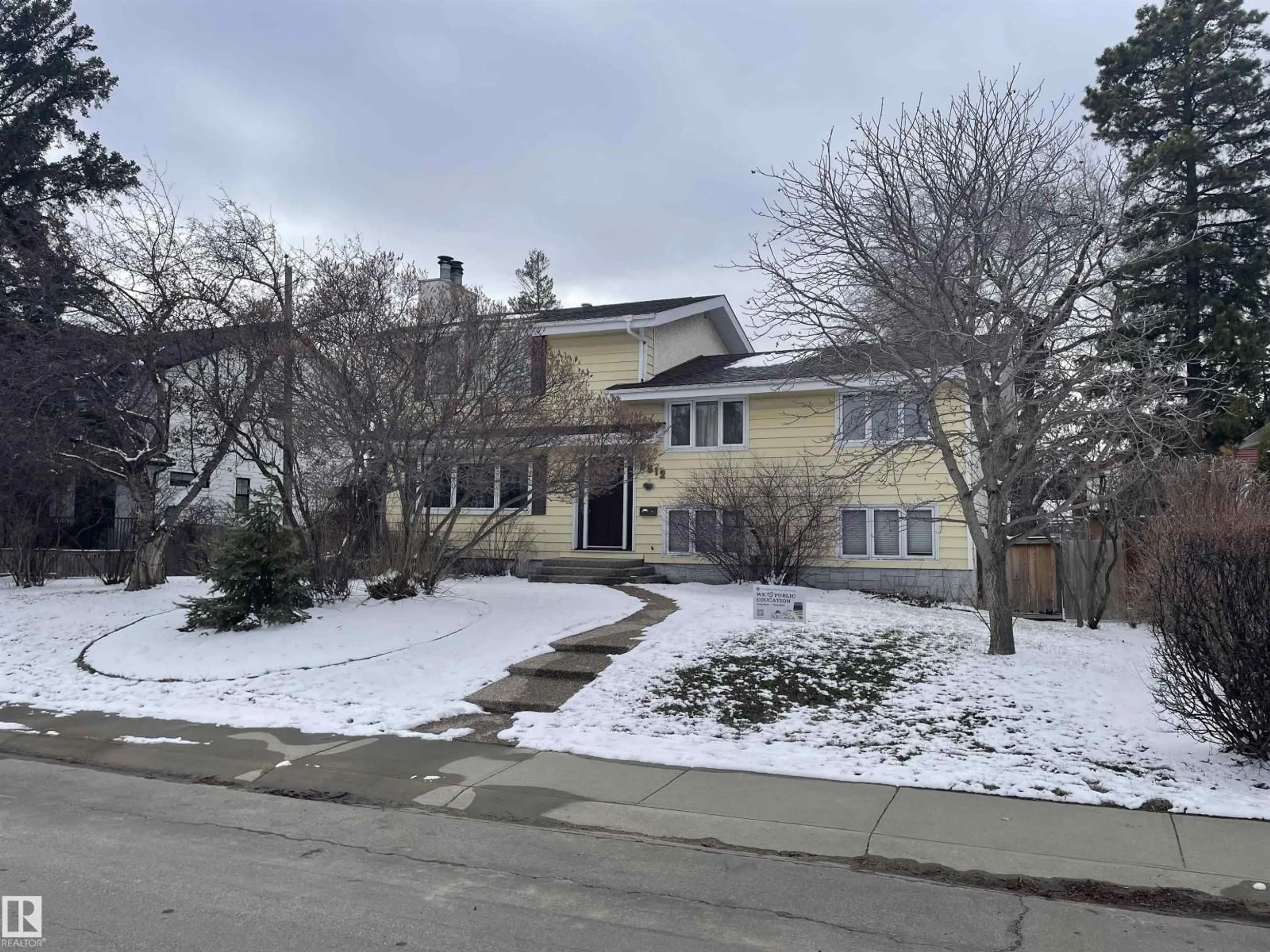 A pic from outside/outdoor area/front of a property/back of a property/a pic from drone, street for 8812 146 ST NW, Edmonton Alberta T5R0V6