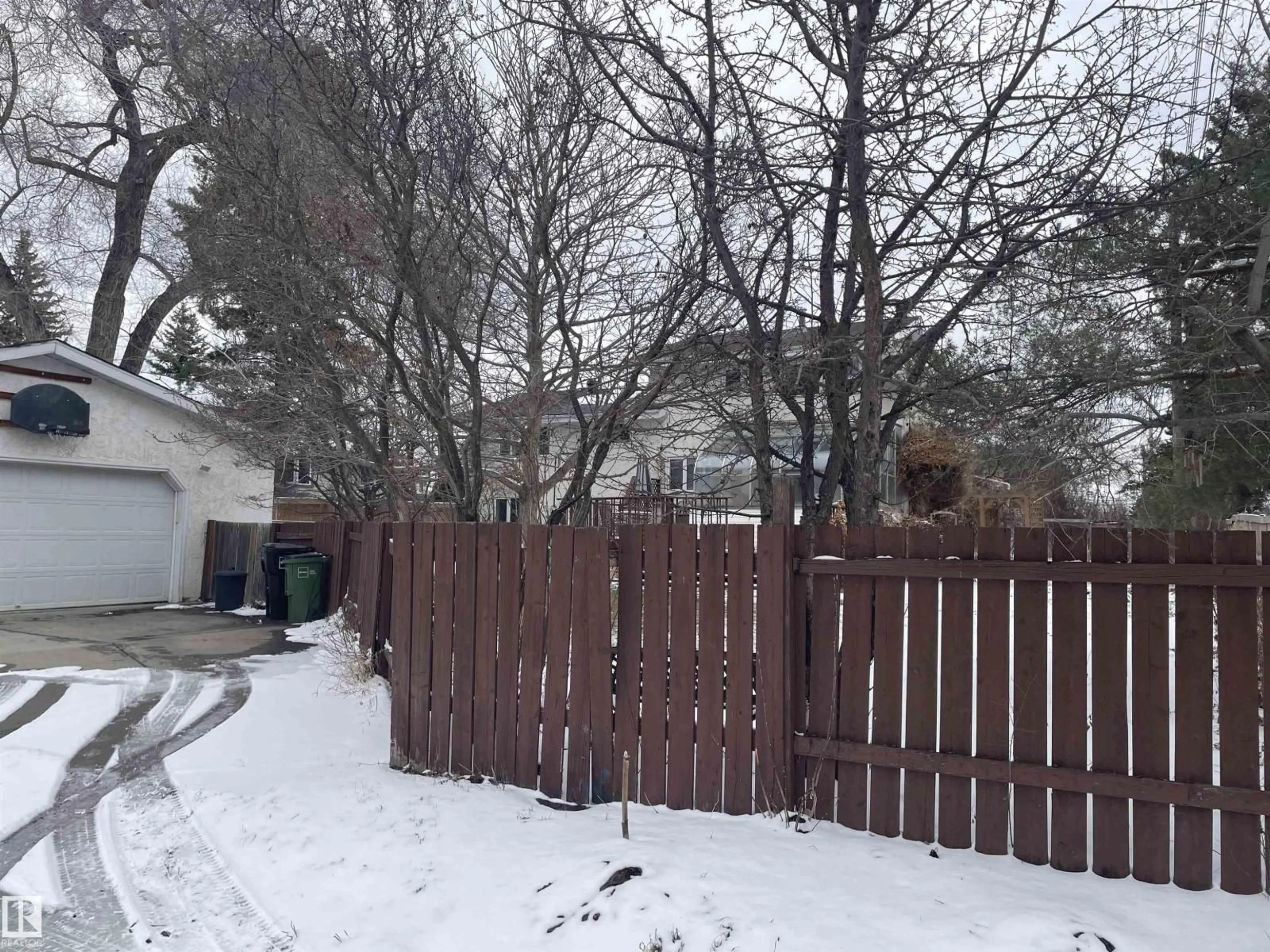 A pic from outside/outdoor area/front of a property/back of a property/a pic from drone, street for 8812 146 ST NW, Edmonton Alberta T5R0V6