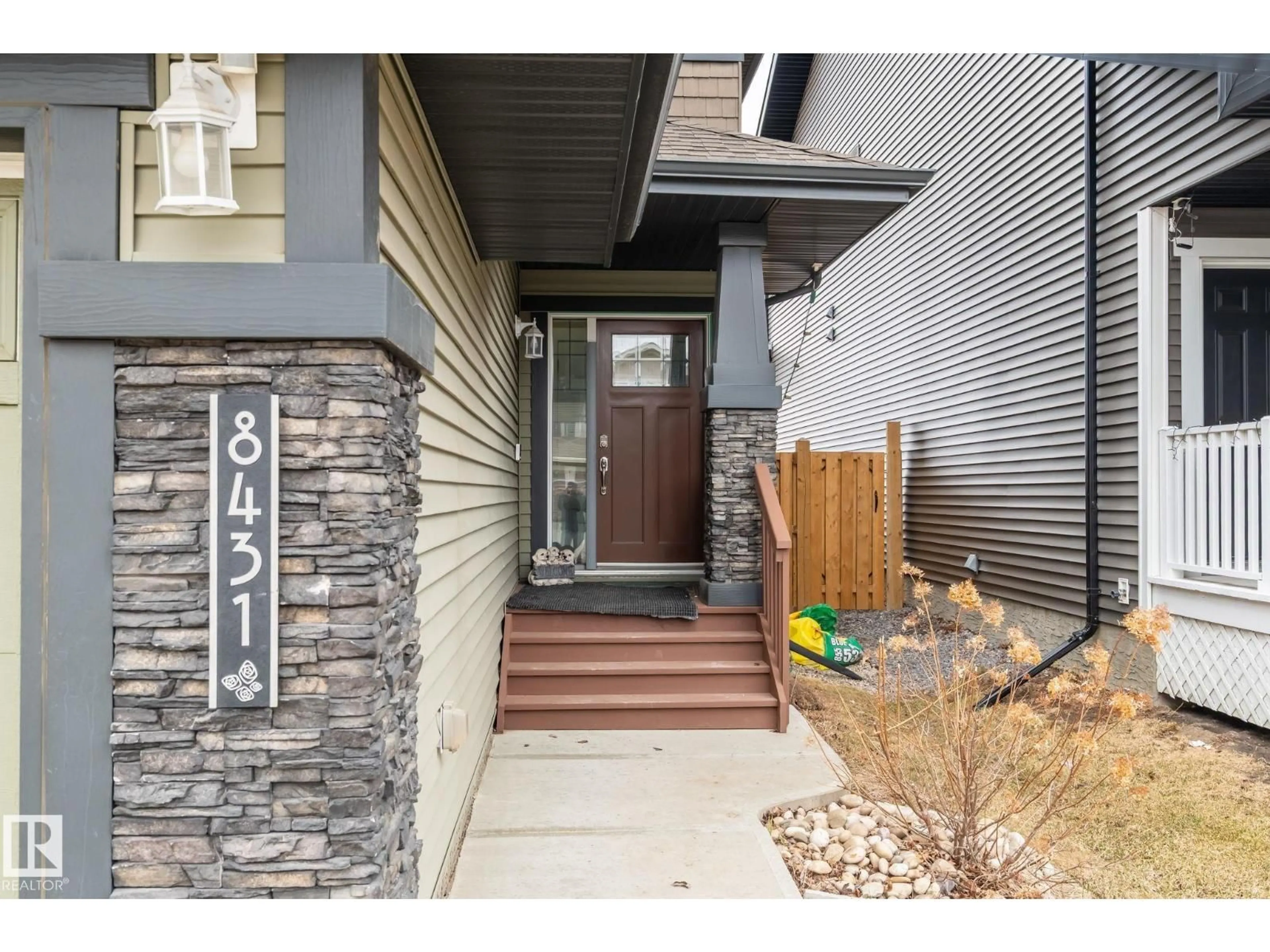 Indoor entryway for 8431 216 ST, Edmonton Alberta T5T4W2