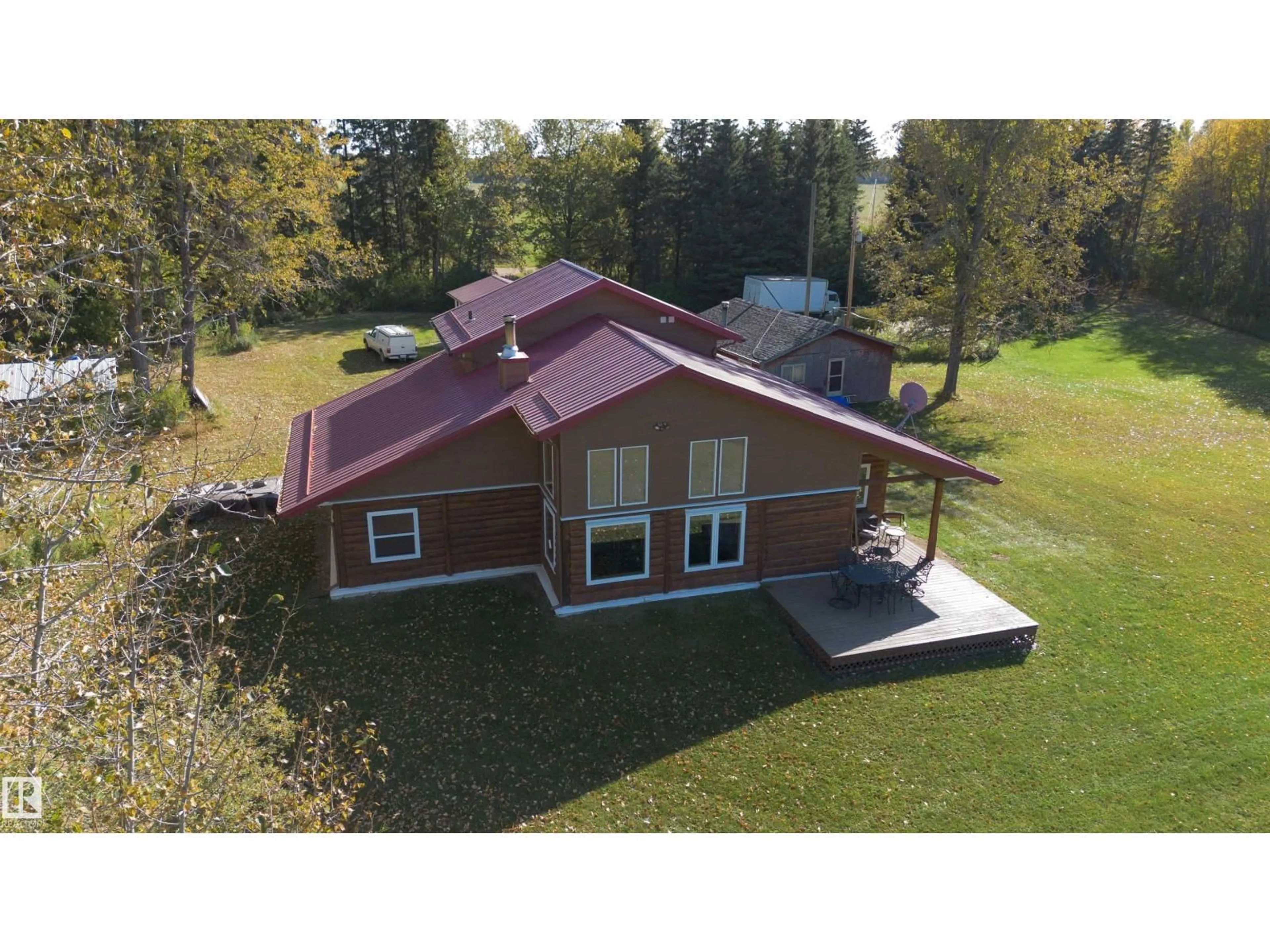 A pic from outside/outdoor area/front of a property/back of a property/a pic from drone, building for 63218 RANGE ROAD 254, Rural Westlock County Alberta T0G0S0