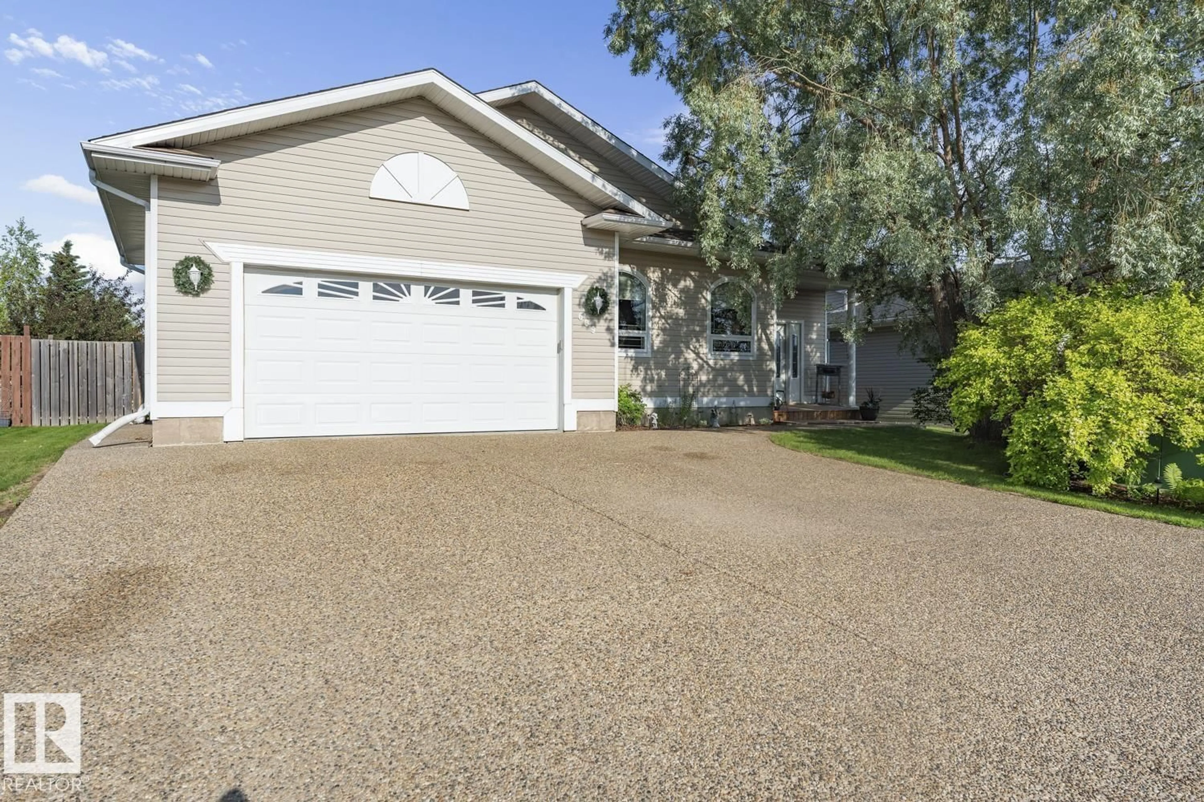 Home with vinyl exterior material, street for 609 26 STREET ST, Cold Lake Alberta T9M1M6