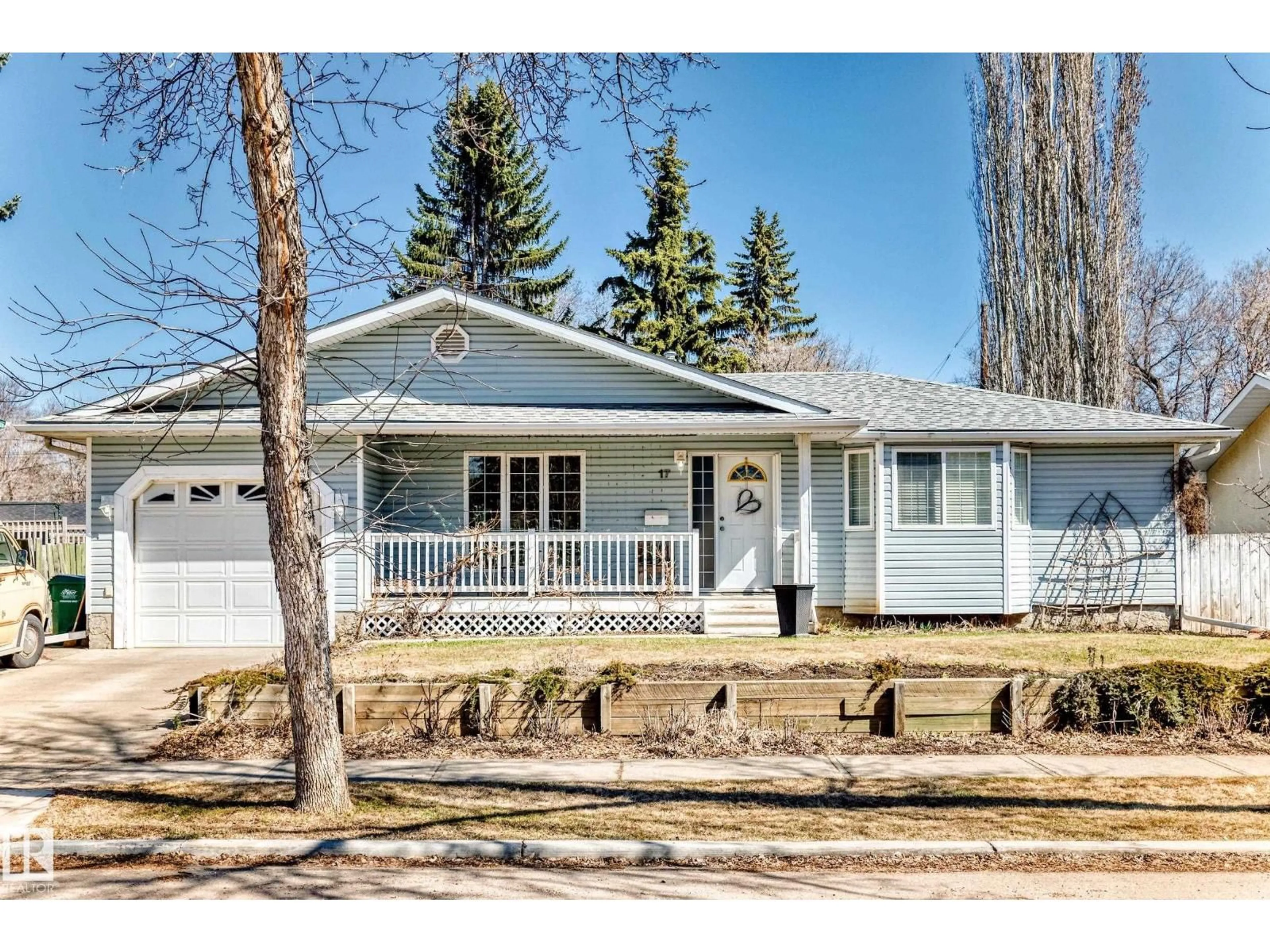 Home with vinyl exterior material, street for 17 SPRINGFIELD CR, St. Albert Alberta T8N0J9