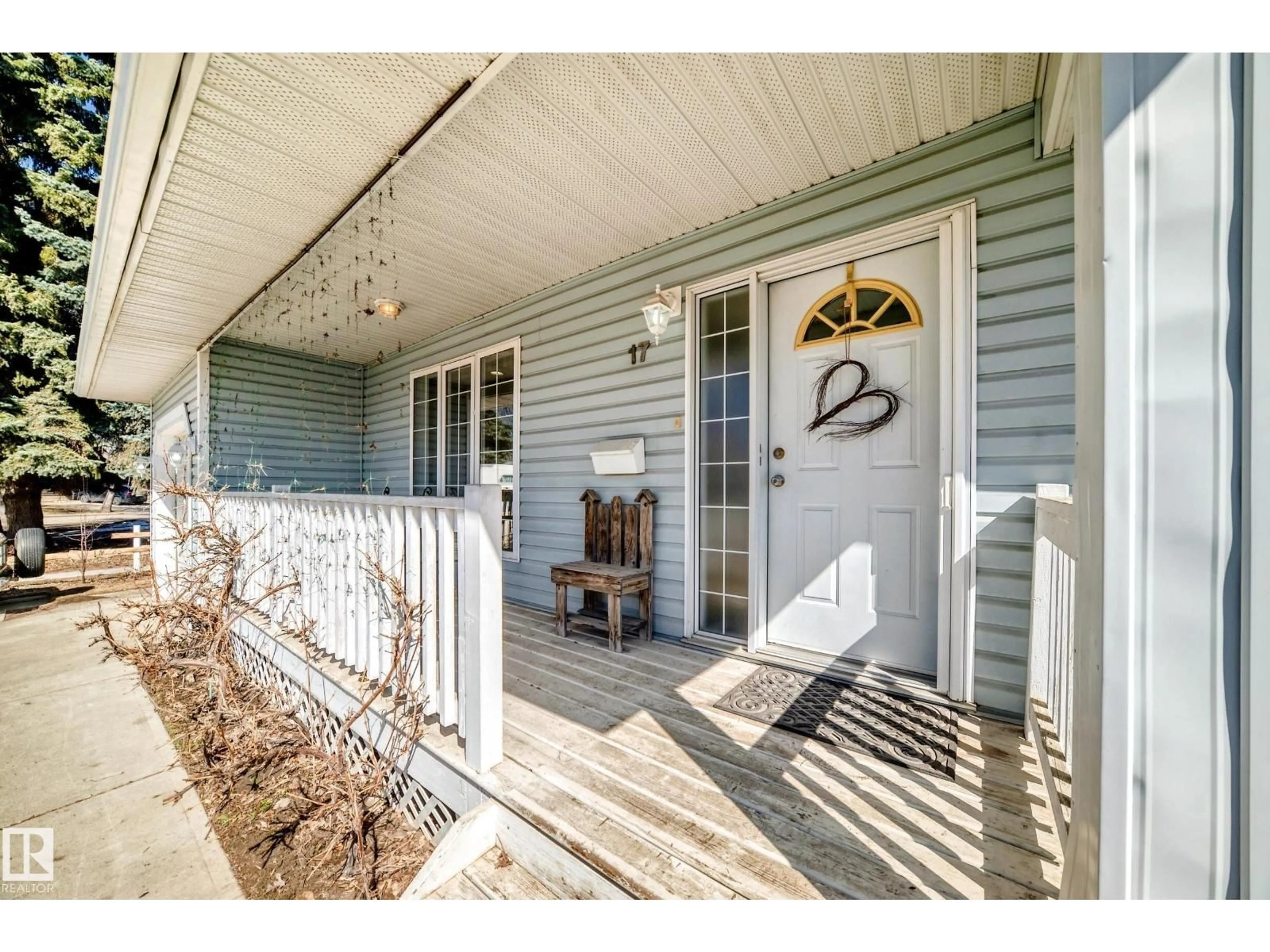 Indoor entryway for 17 SPRINGFIELD CR, St. Albert Alberta T8N0J9