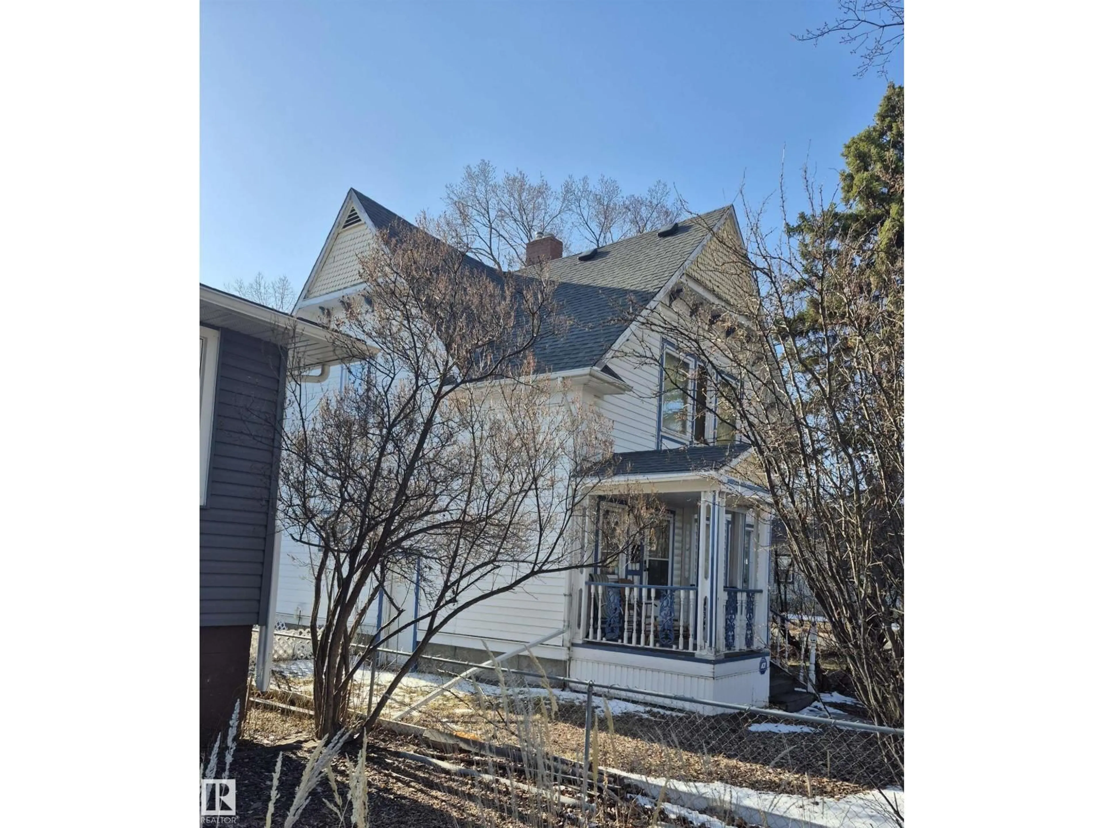 A pic from outside/outdoor area/front of a property/back of a property/a pic from drone, street for NW - 11301 87 ST, Edmonton Alberta T5B3L8