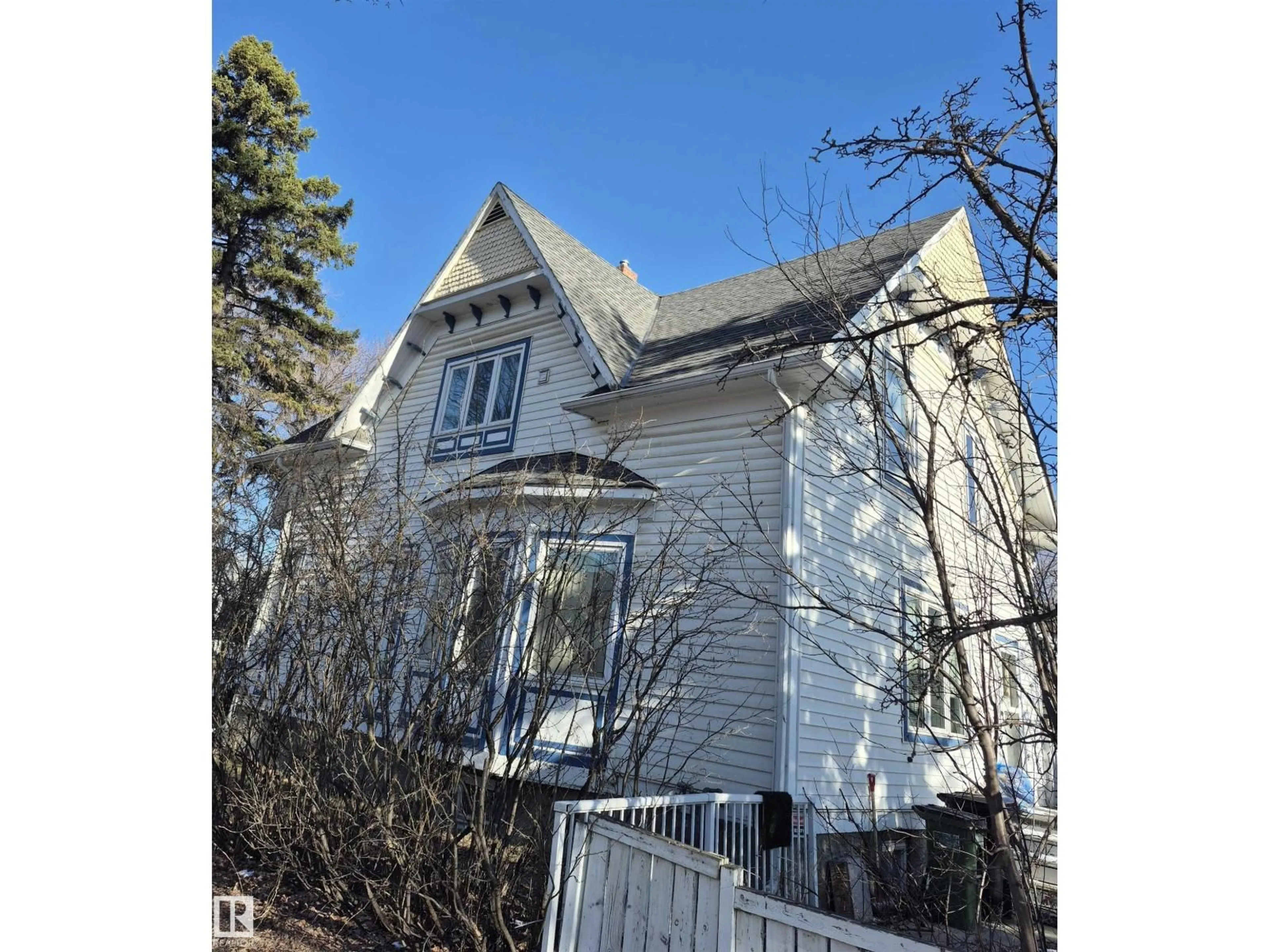Home with vinyl exterior material, street for NW - 11301 87 ST, Edmonton Alberta T5B3L8