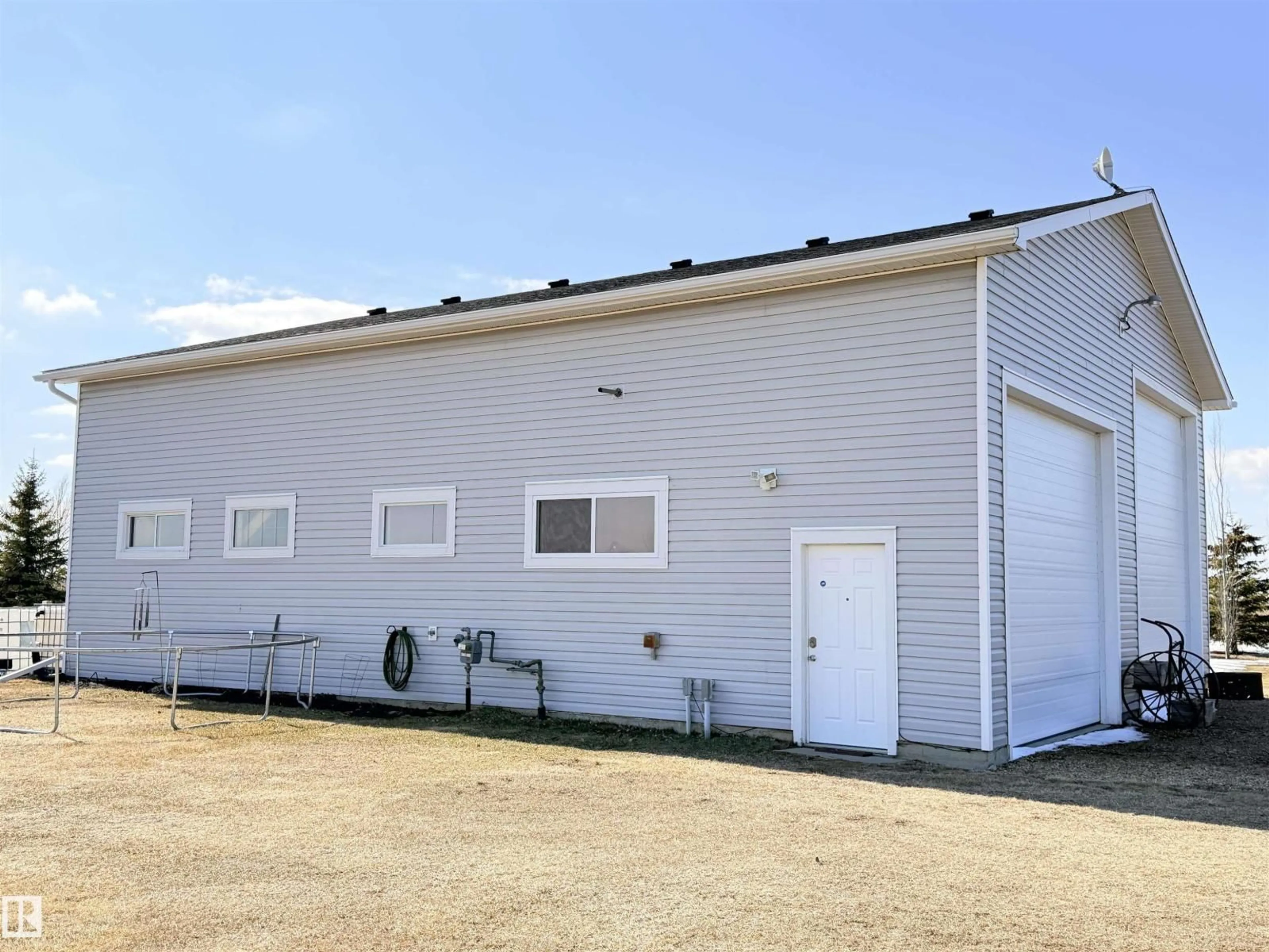 Indoor garage for 25221 TWP ROAD 594, Rural Westlock County Alberta T7P2N9