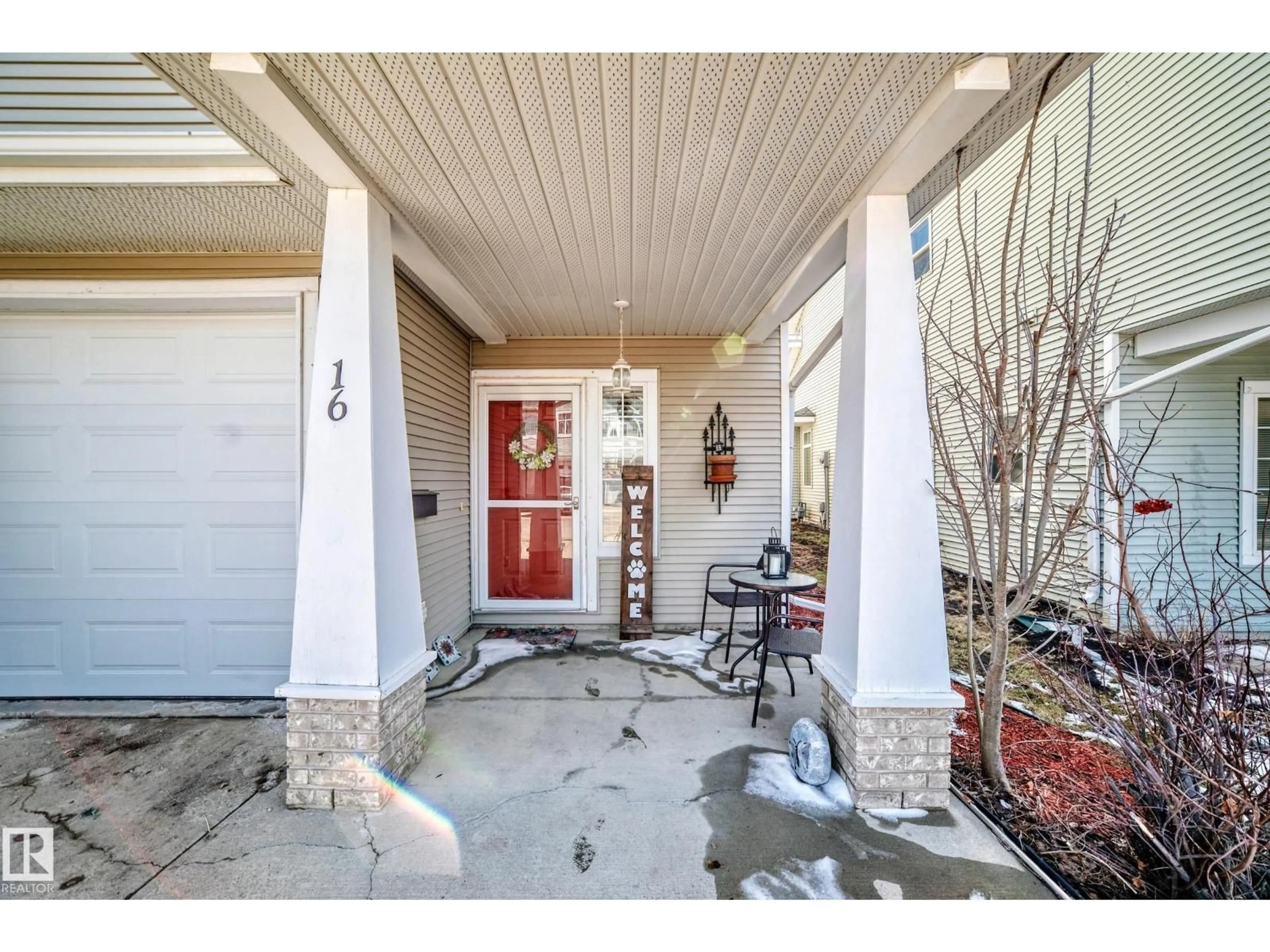 Indoor entryway for 16 200 ERIN RIDGE DR, St. Albert Alberta T8N7E2