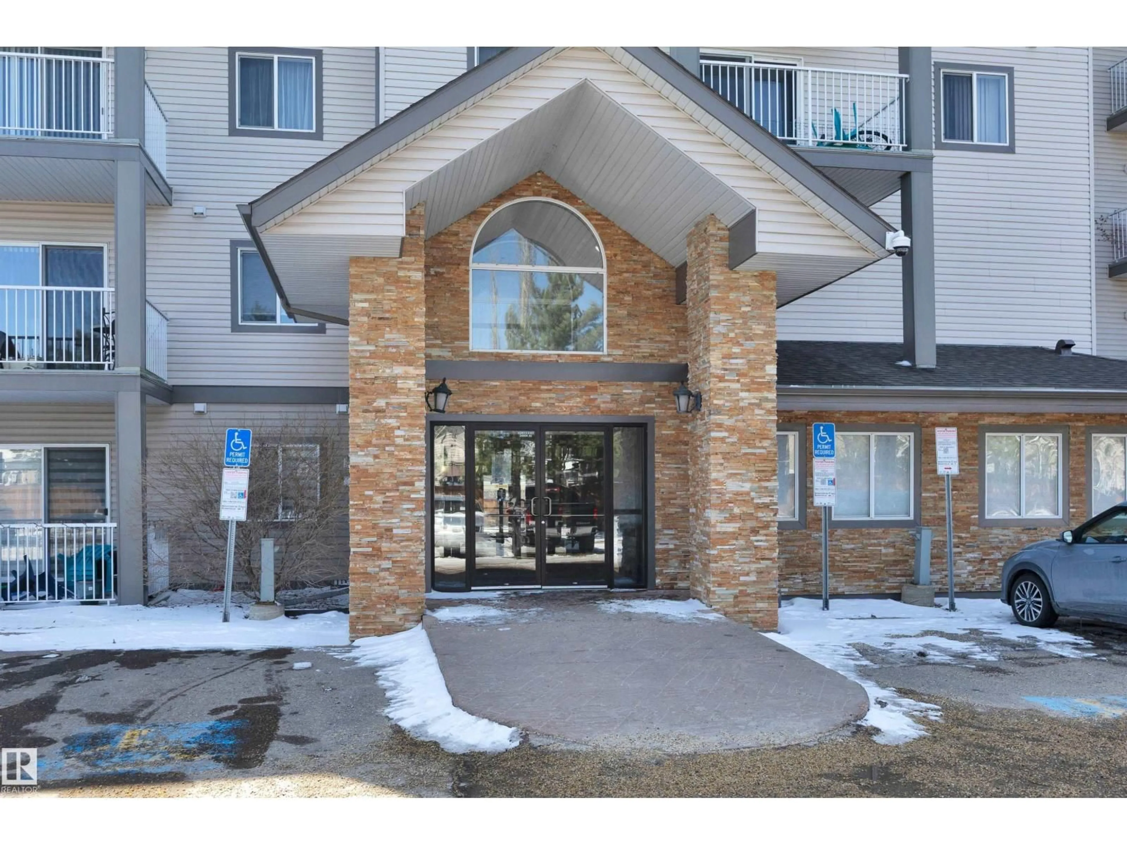 Indoor foyer for #326 - 3425 19 ST, Edmonton Alberta T6T2B5