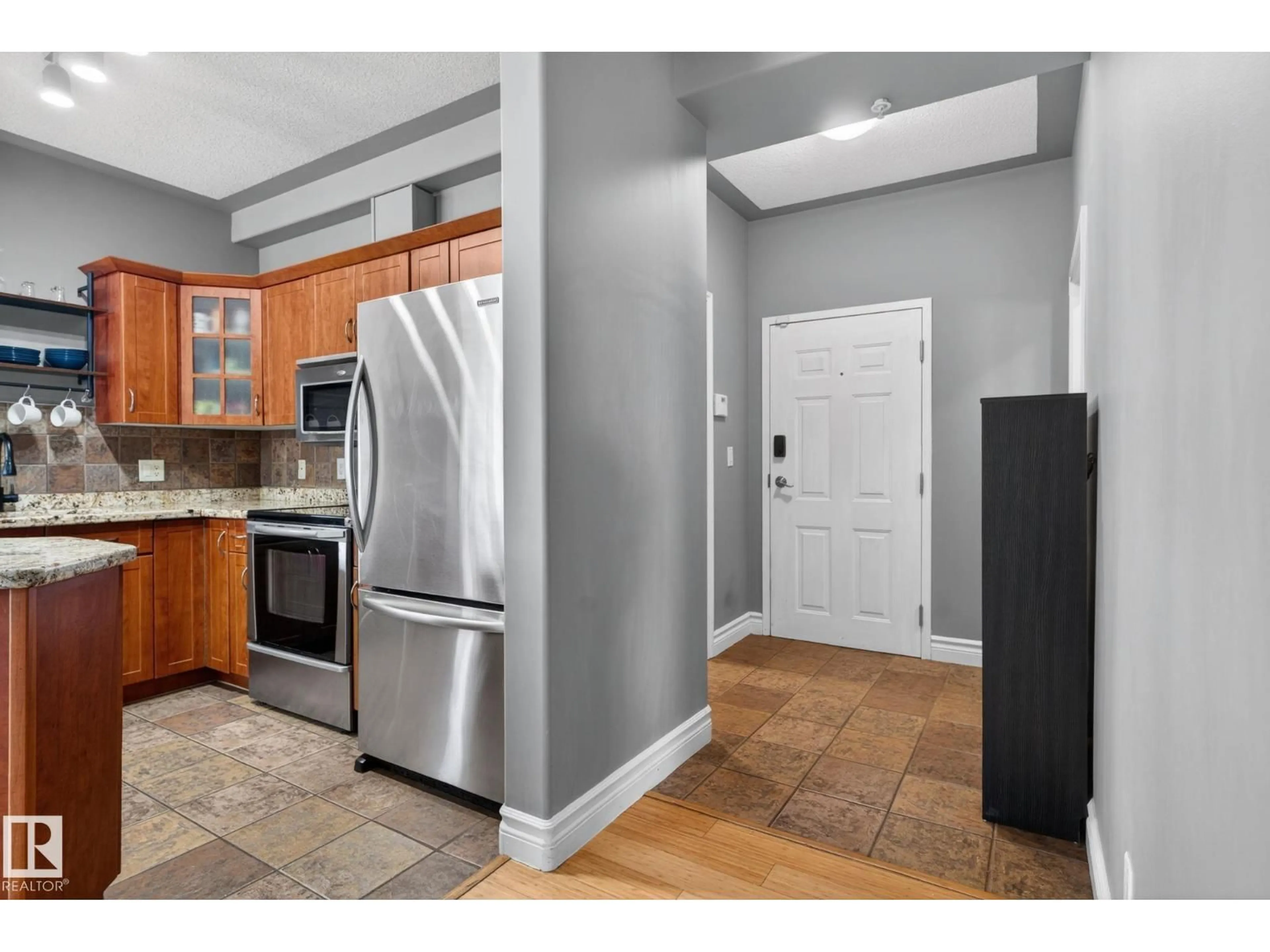 Unknown for 105 - 10033 116 ST, Edmonton Alberta T5K2X5