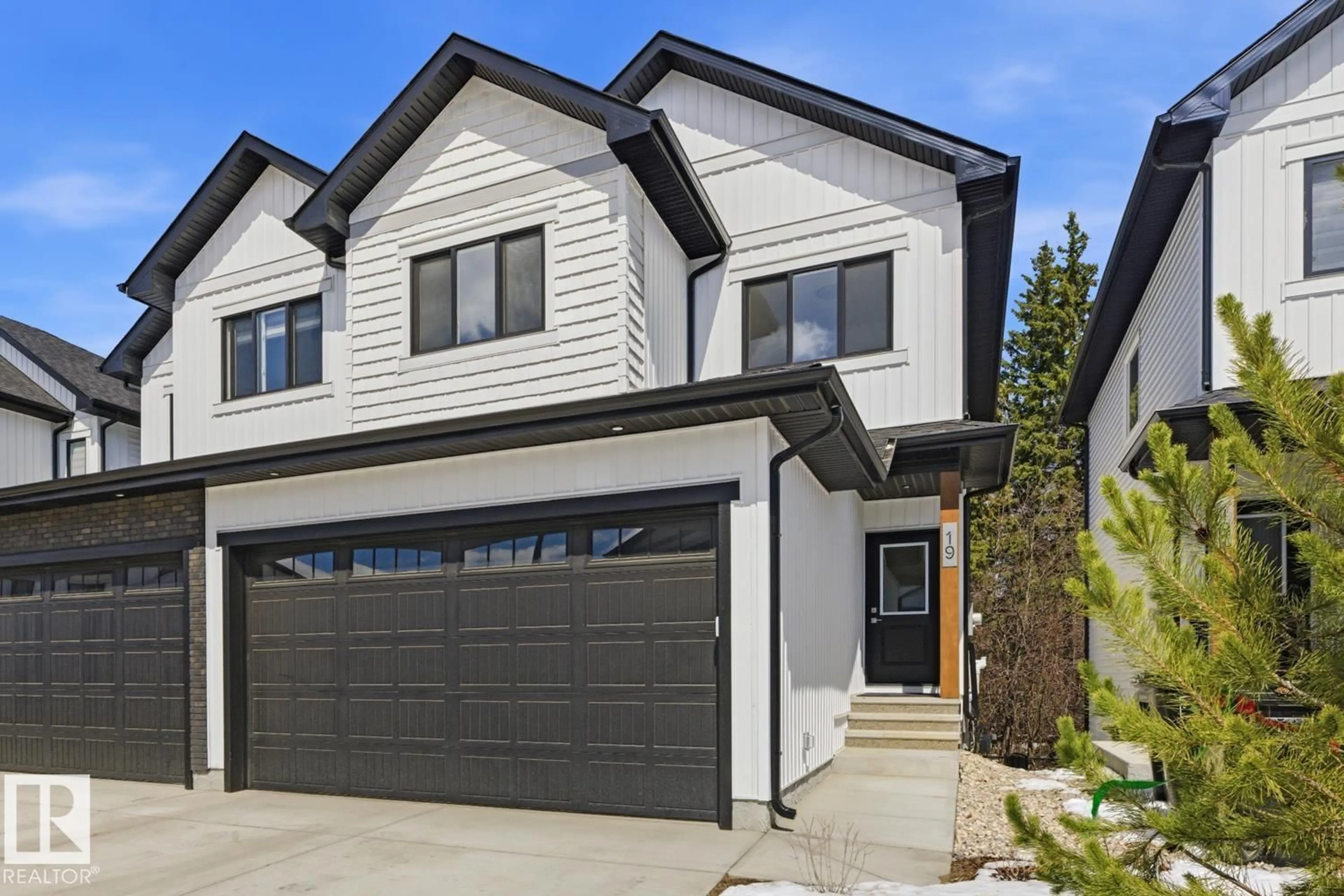 Home with vinyl exterior material, street for 19 - 5122 213A ST, Edmonton Alberta T6M1M6