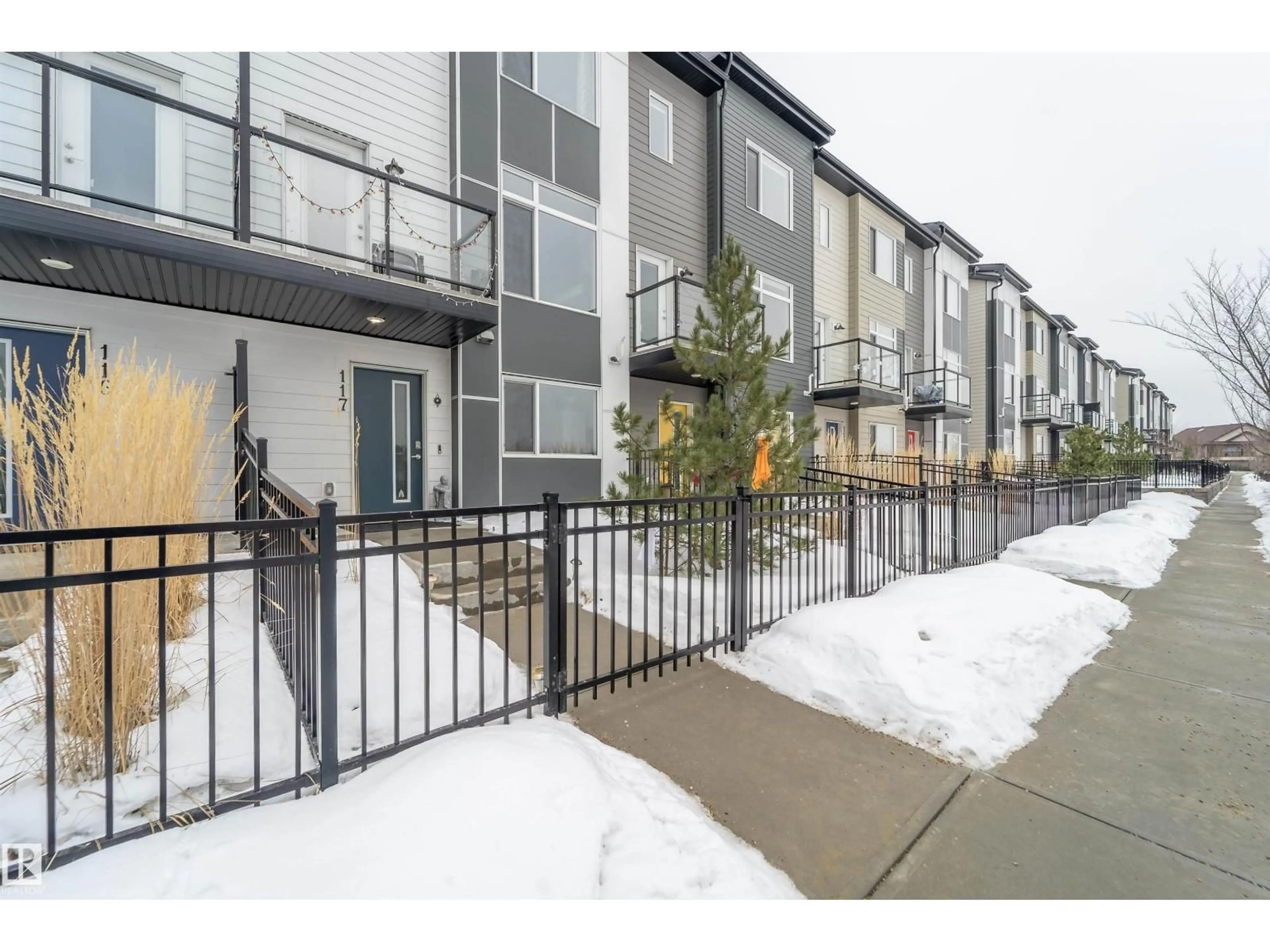 Patio, street for 804 - 117 WELSH DR, Edmonton Alberta T6X1Y8