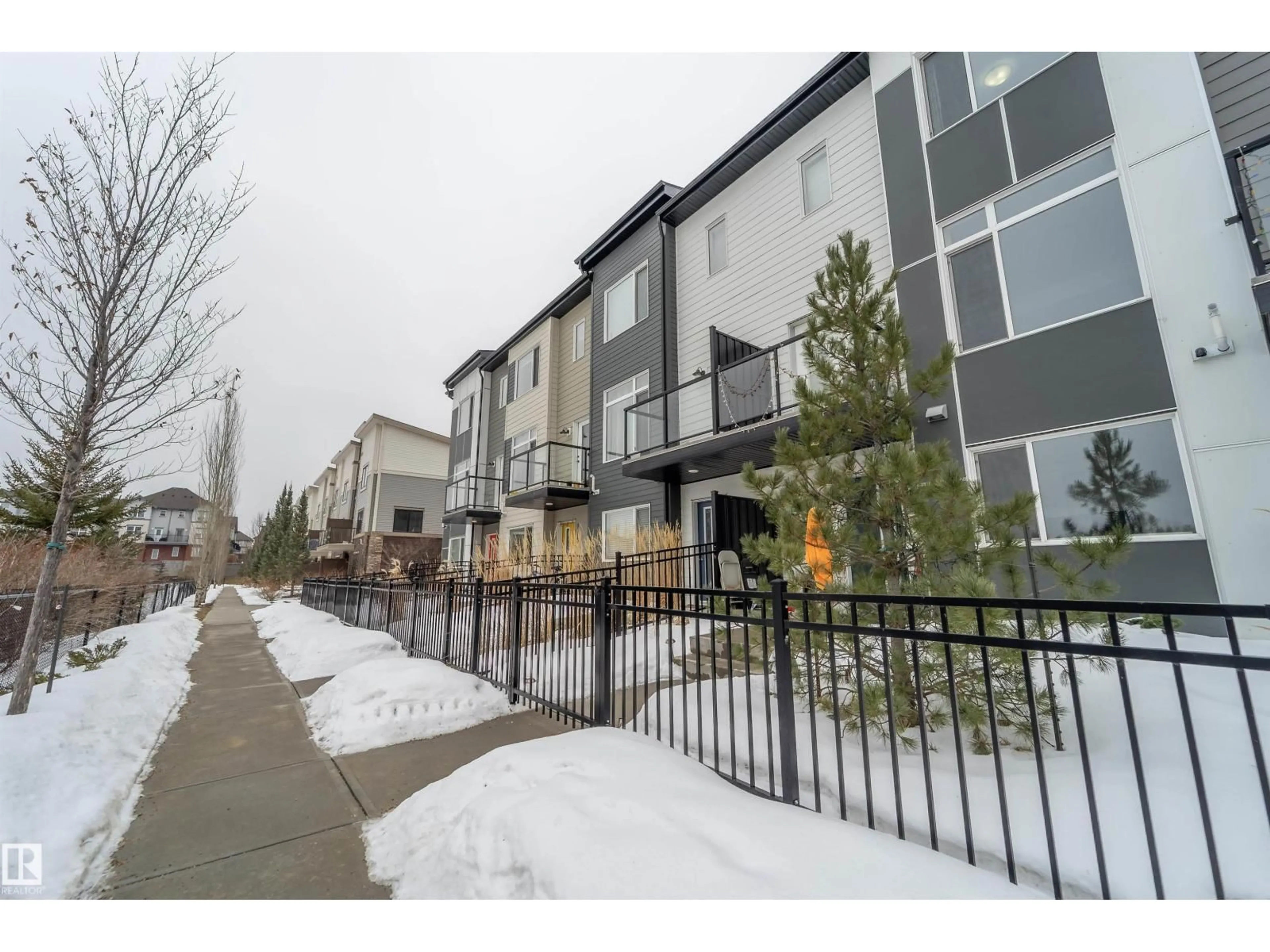 Patio, street for 804 - 117 WELSH DR, Edmonton Alberta T6X1Y8