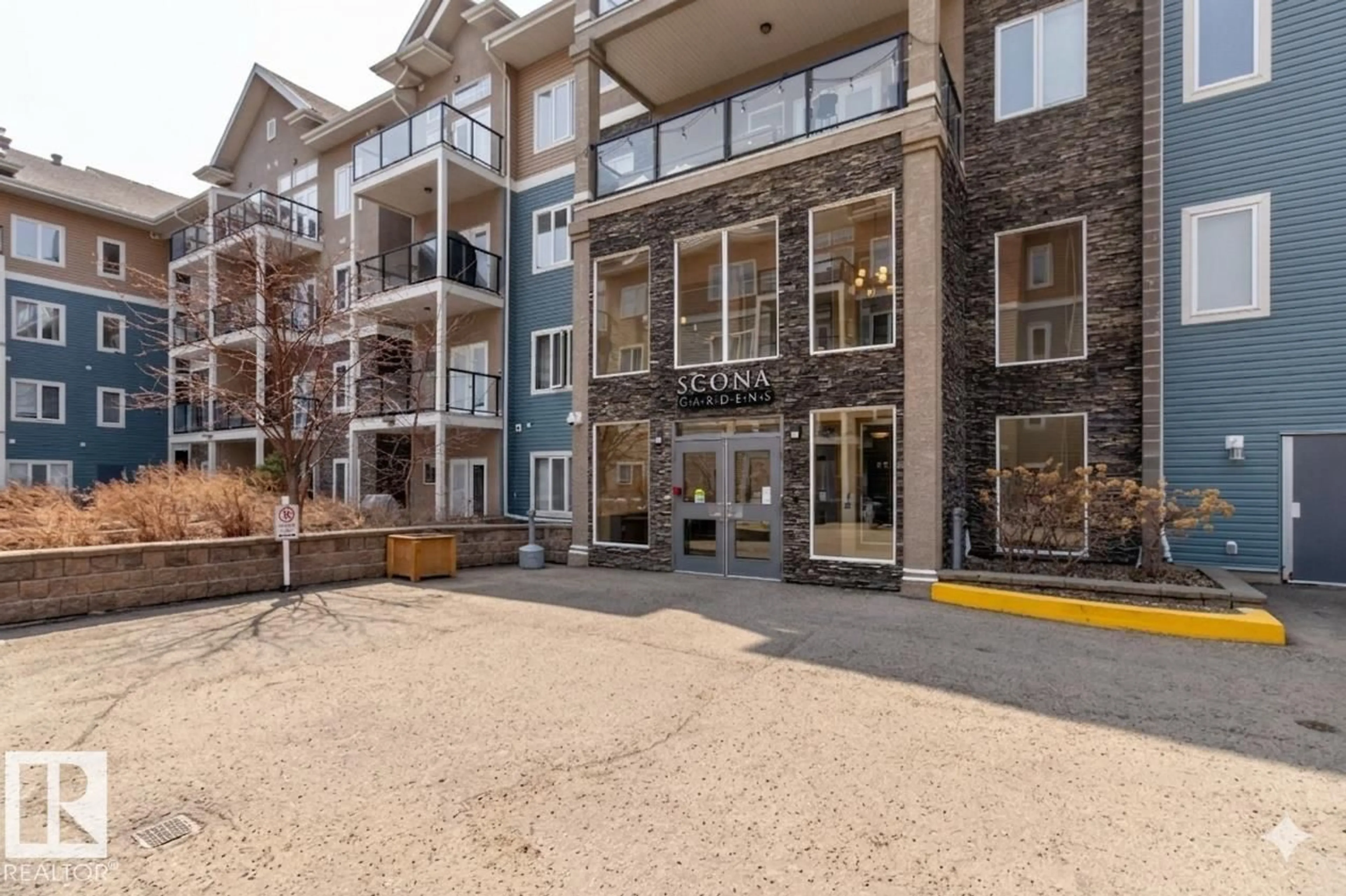 Patio, unknown for 105 - 10121 80 AV, Edmonton Alberta T6E0B9