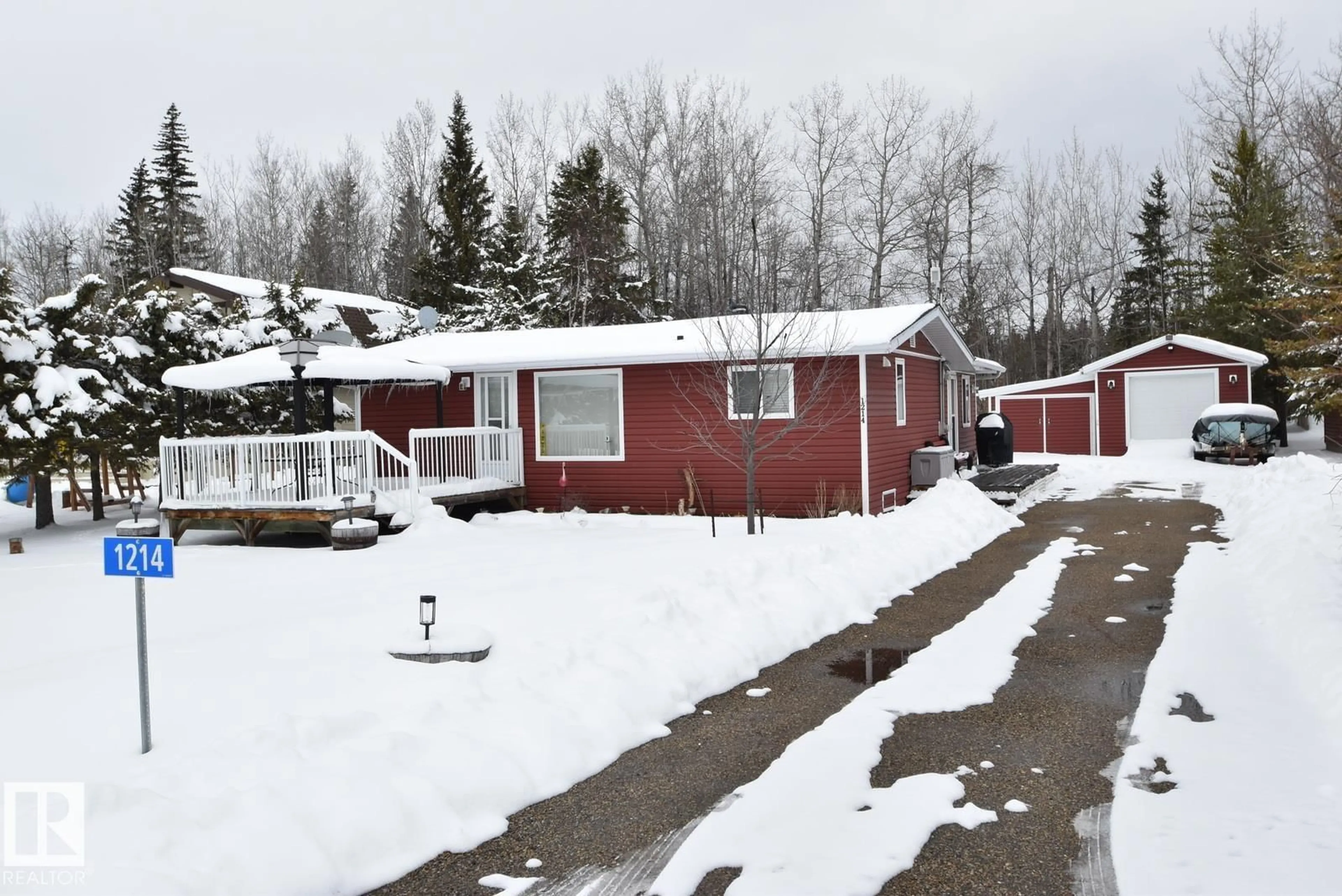 A pic from outside/outdoor area/front of a property/back of a property/a pic from drone, street for 1214 BIRCH CRESCENT, Rural Athabasca County Alberta T0A0M0