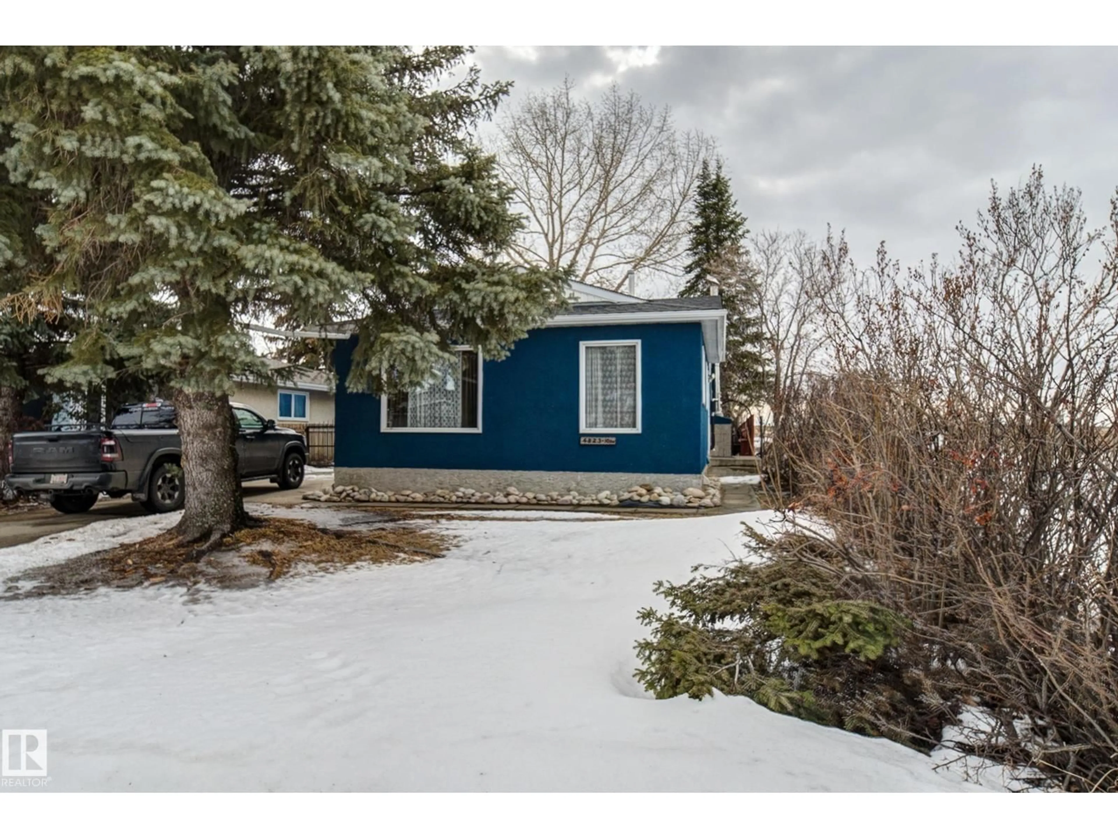 Shed for 4823 10 AV, Edmonton Alberta T6L4S2