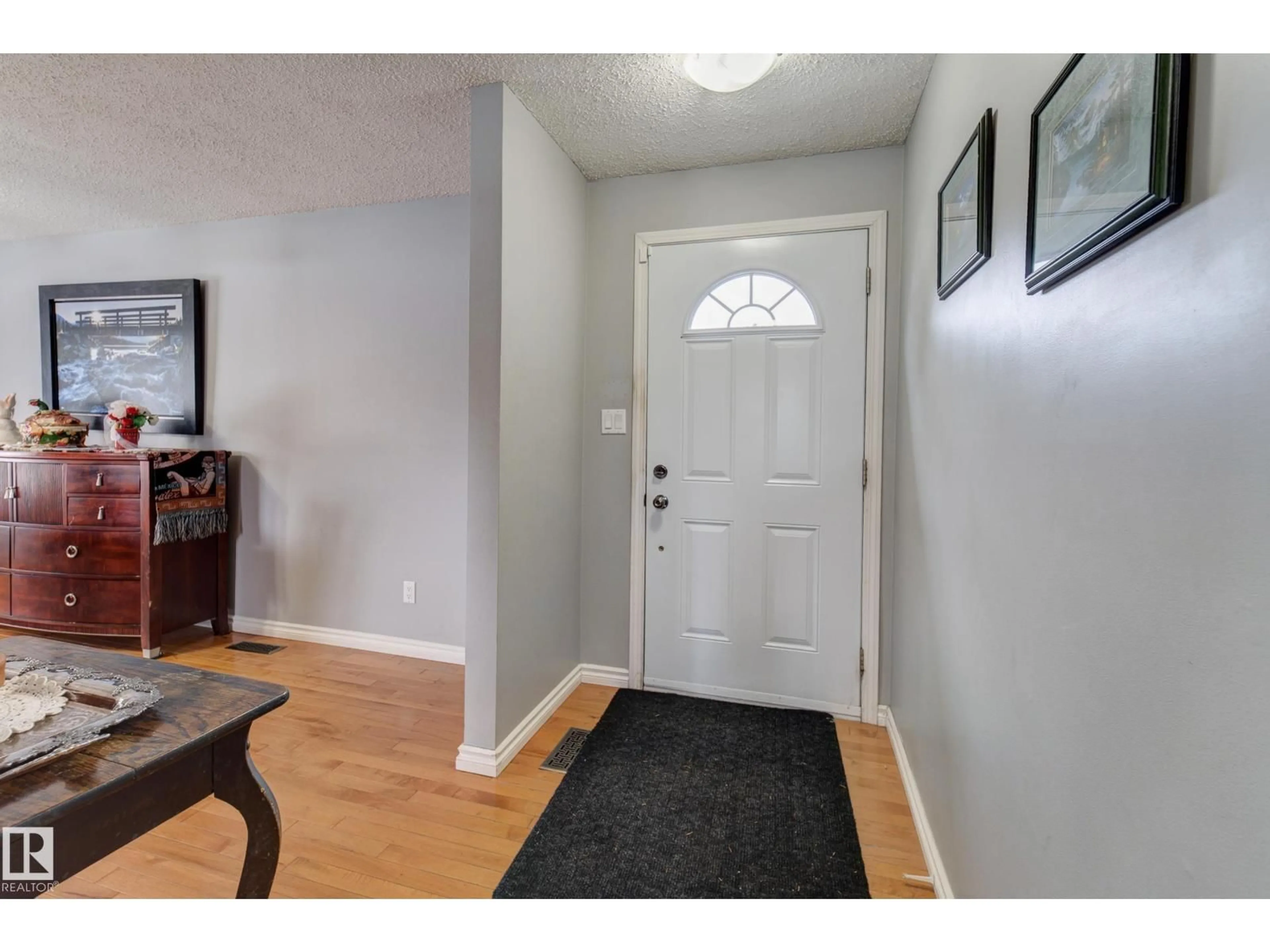 Indoor entryway for 4823 10 AV, Edmonton Alberta T6L4S2
