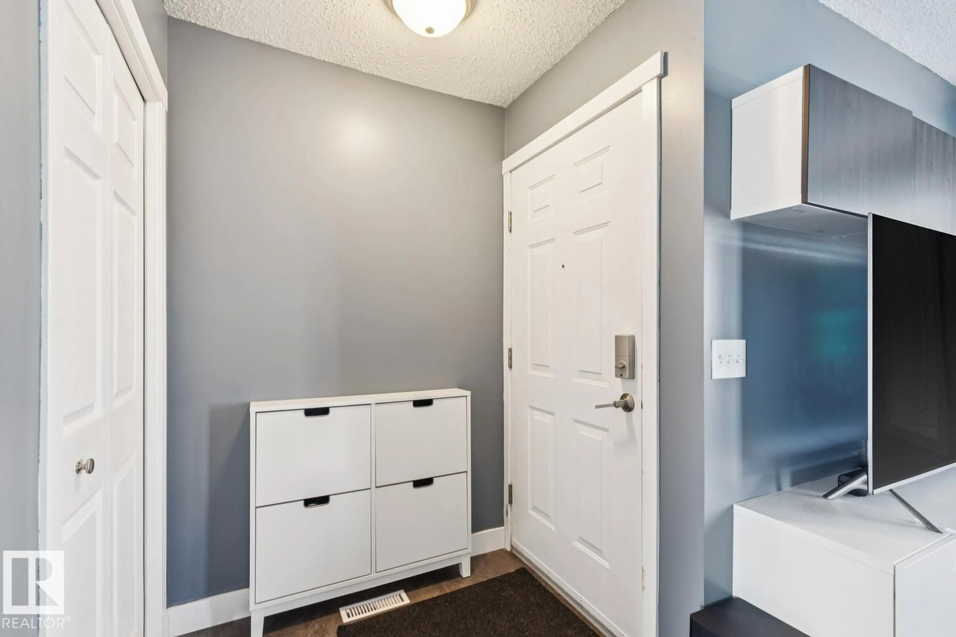 Indoor entryway for NW - 15043 132 ST, Edmonton Alberta T6V1K8
