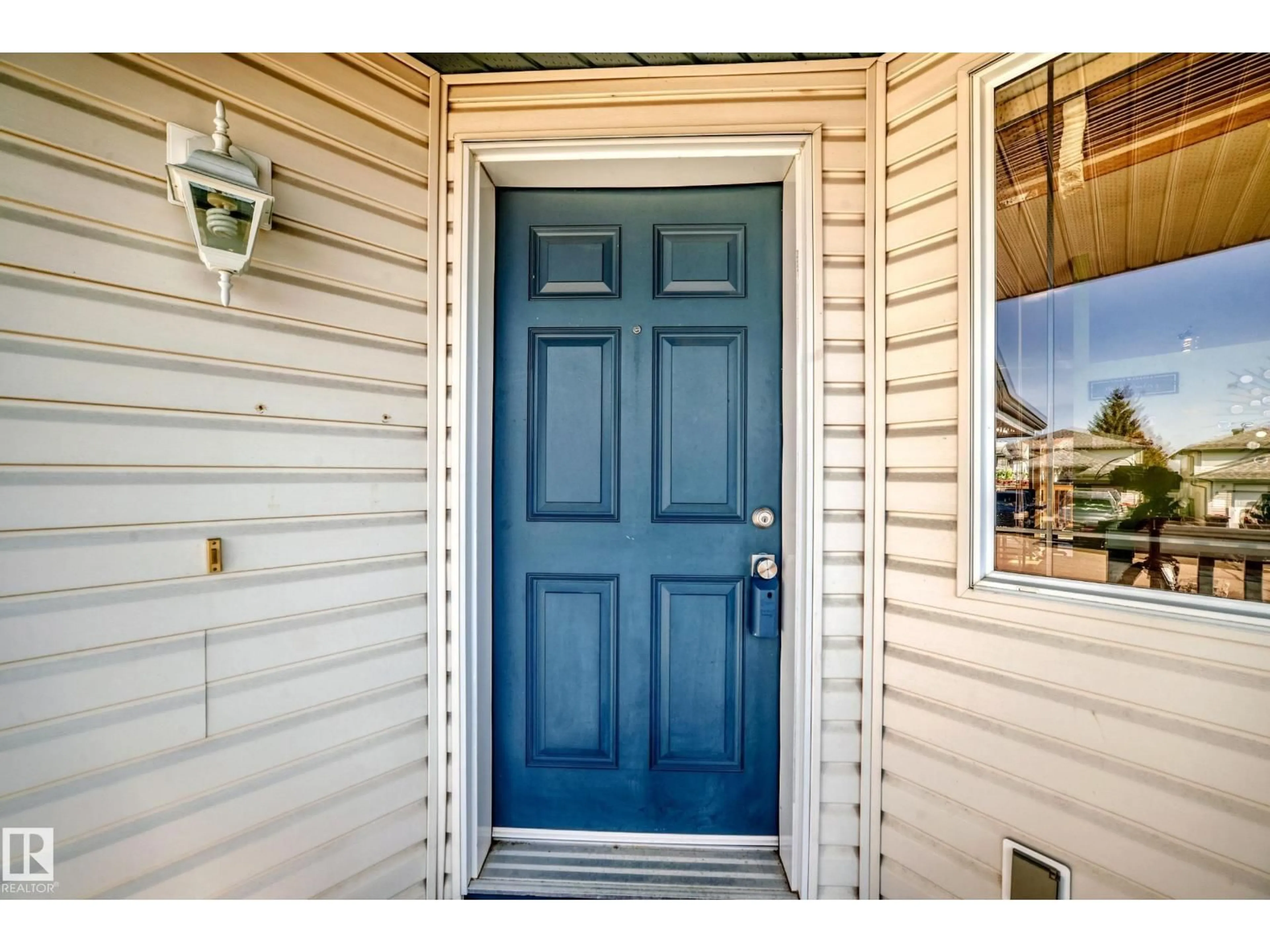 Indoor entryway for 64 LA COSTA FAIRWAY CL, Stony Plain Alberta T7Z2A5