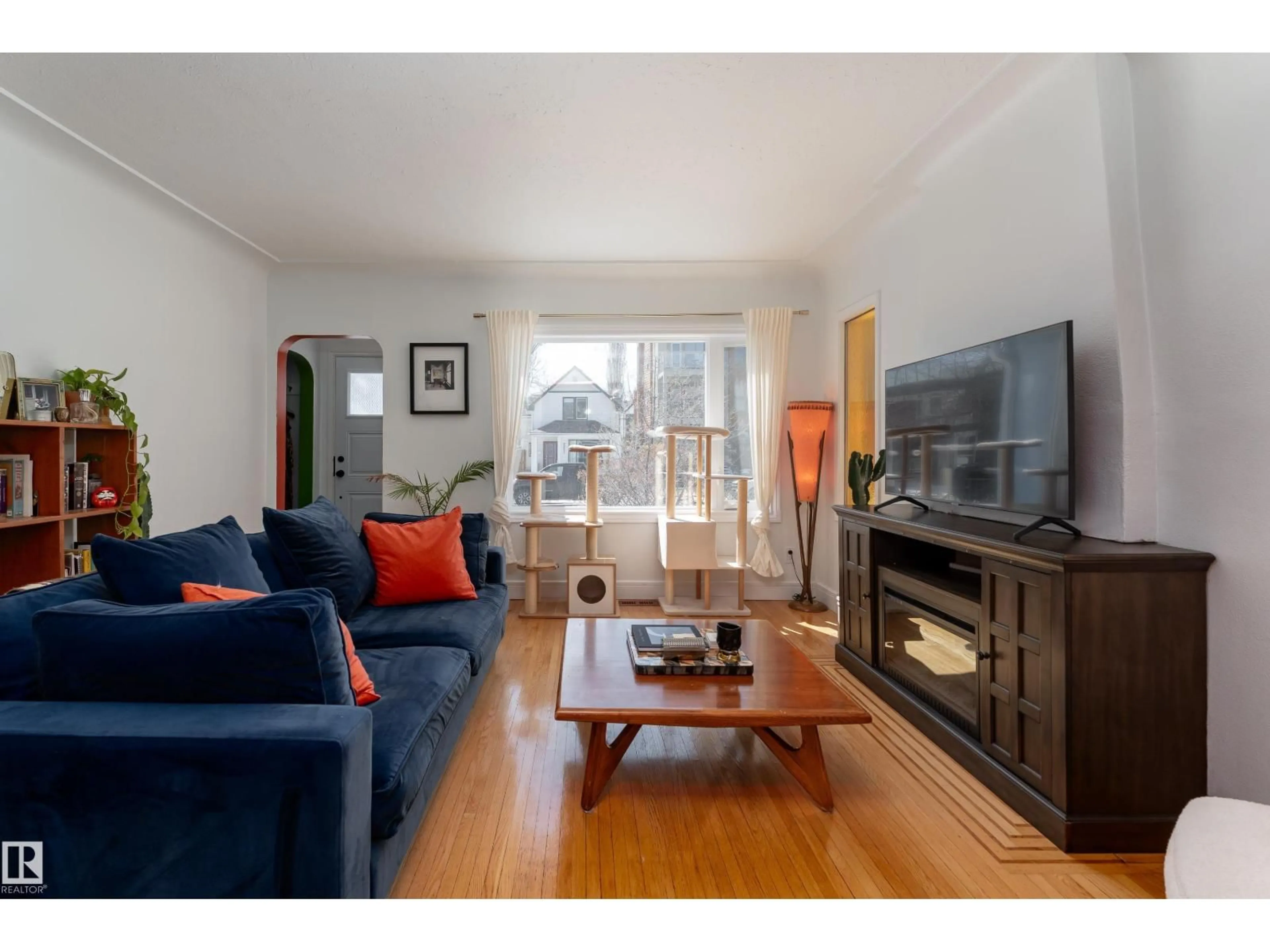 Living room with furniture, wood/laminate floor for 9852 86 AV, Edmonton Alberta T6E2L6