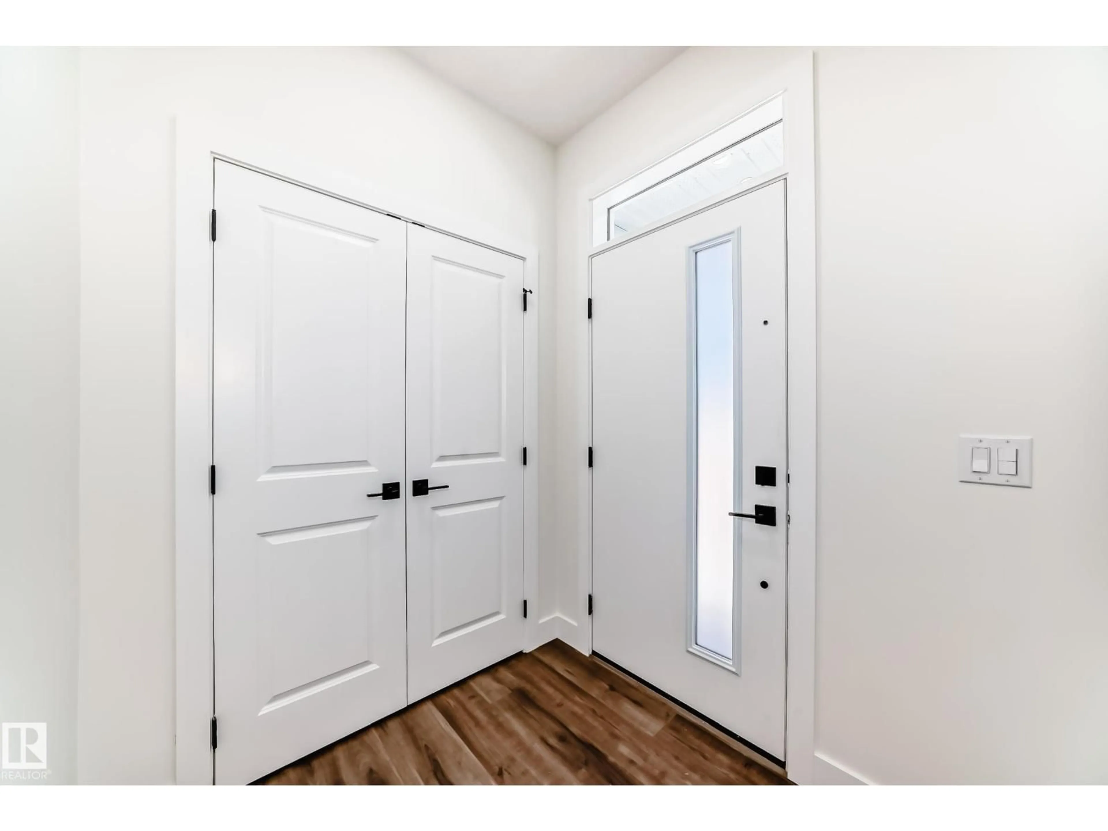 Indoor entryway for 12913 123 ST, Edmonton Alberta T5L0J6