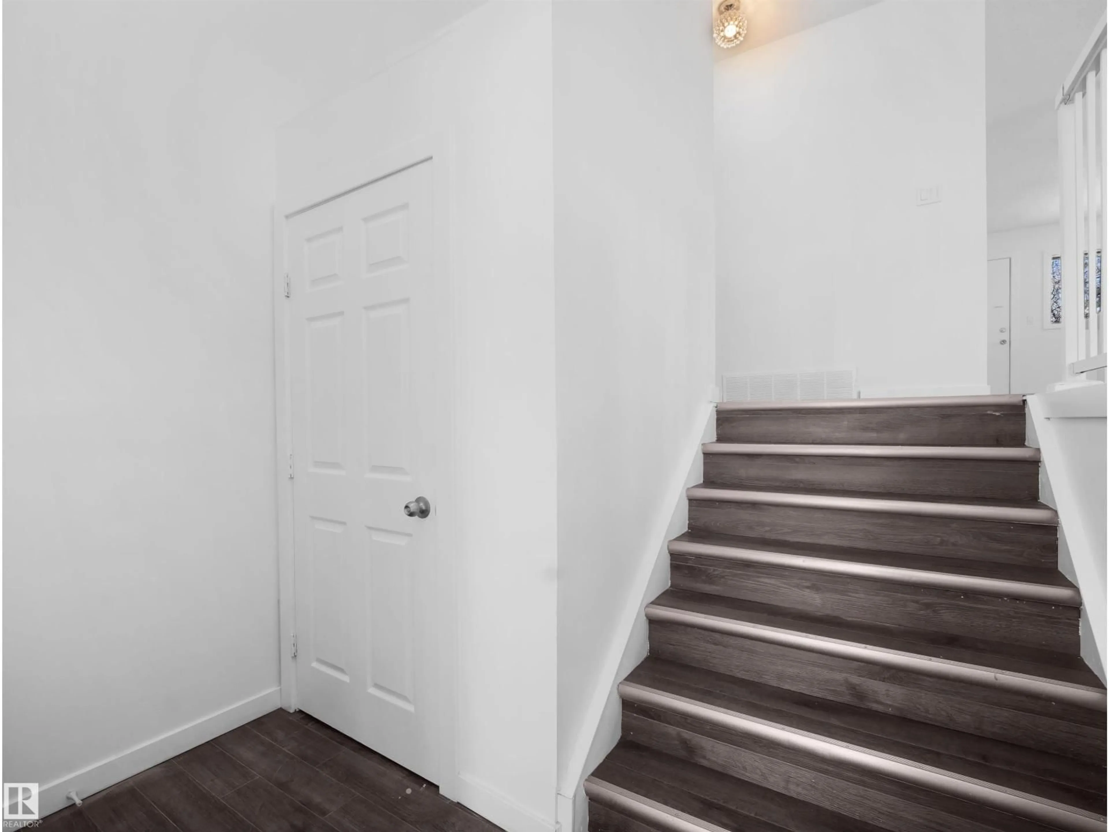 Unknown for NW - 3608 33 AV, Edmonton Alberta T6L5G6