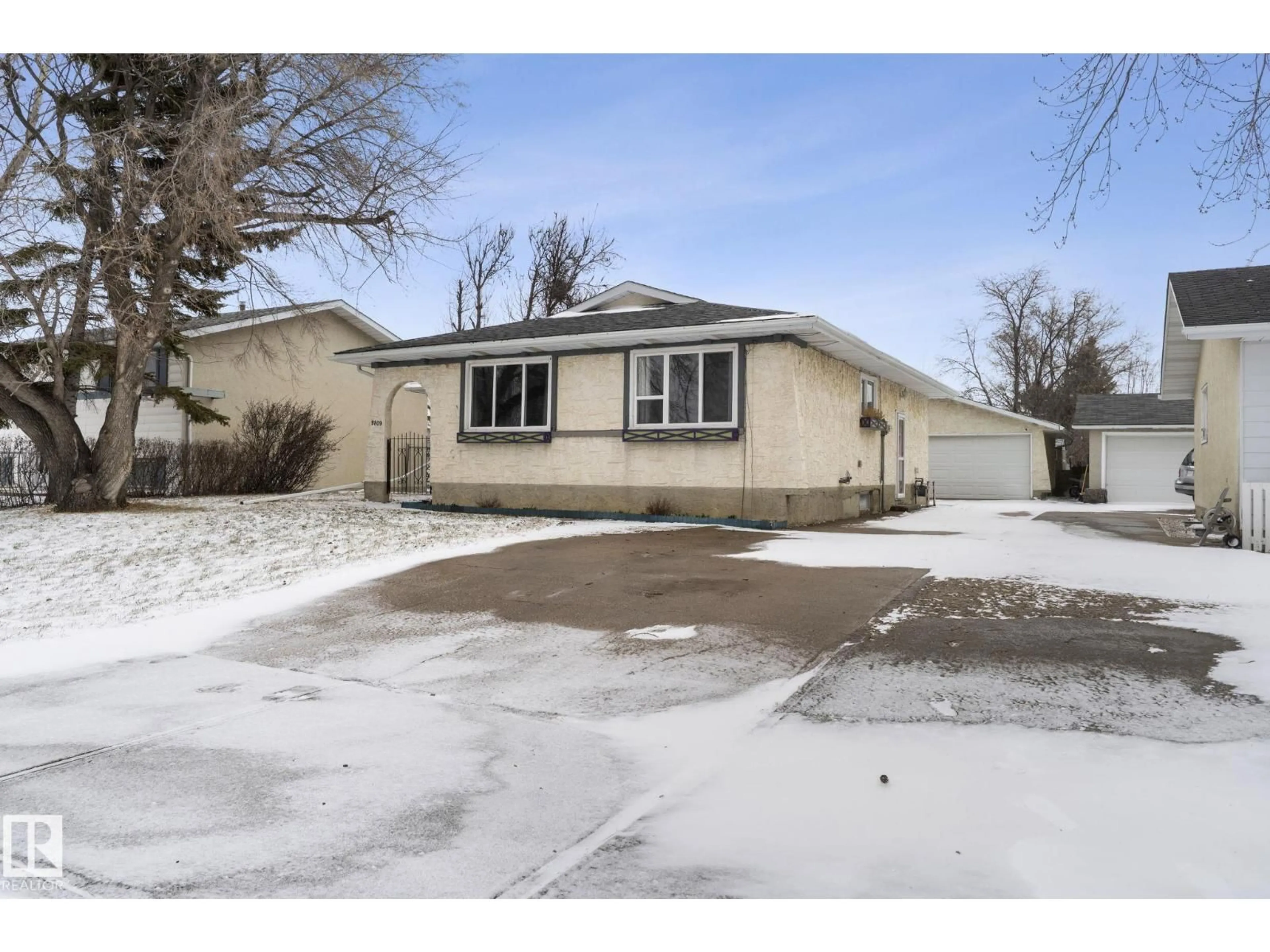 Unknown for 9809 97 ST, Morinville Alberta T8R1G7