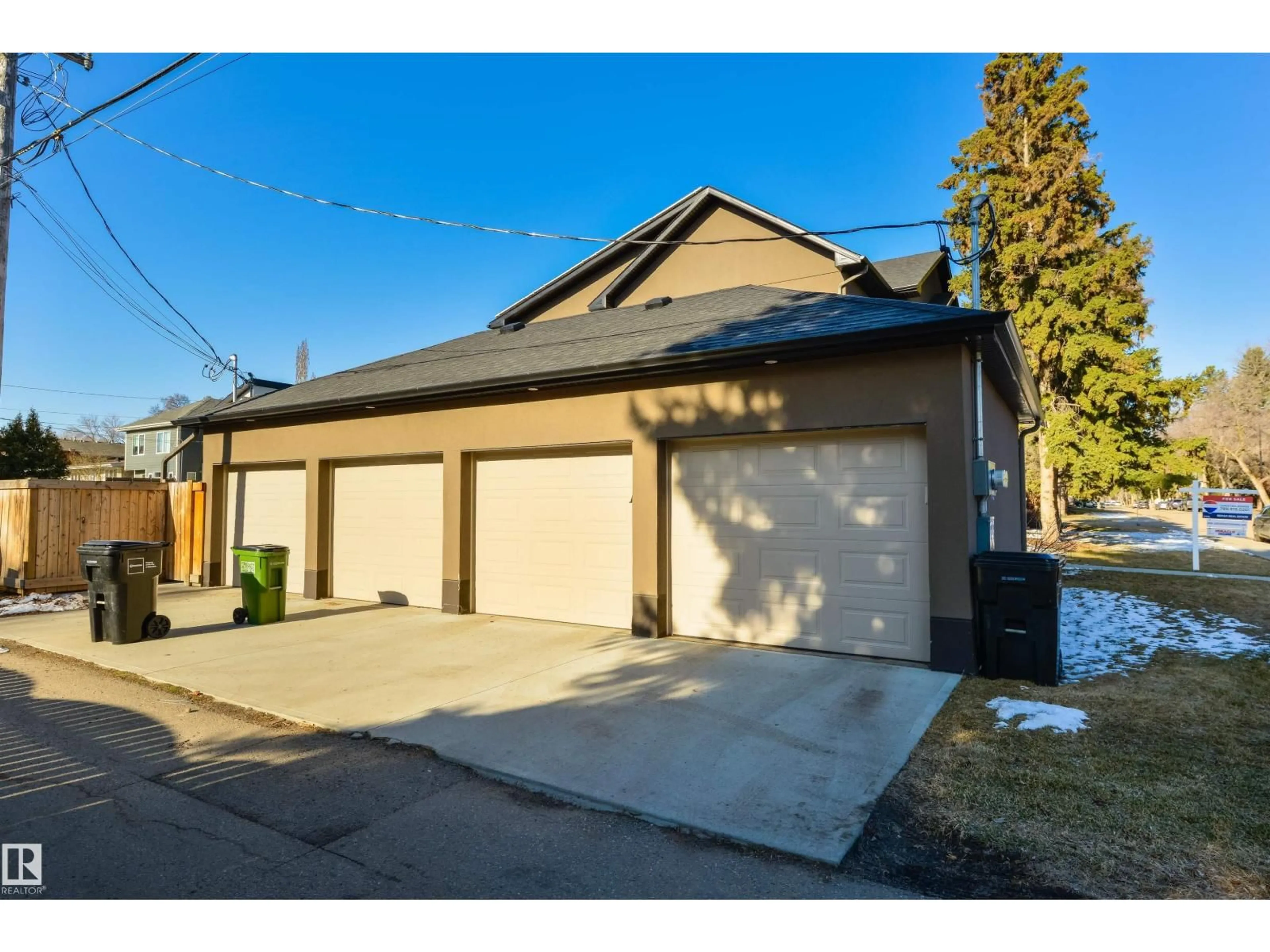 Indoor garage for 14419 104 AV, Edmonton Alberta T5N2X8