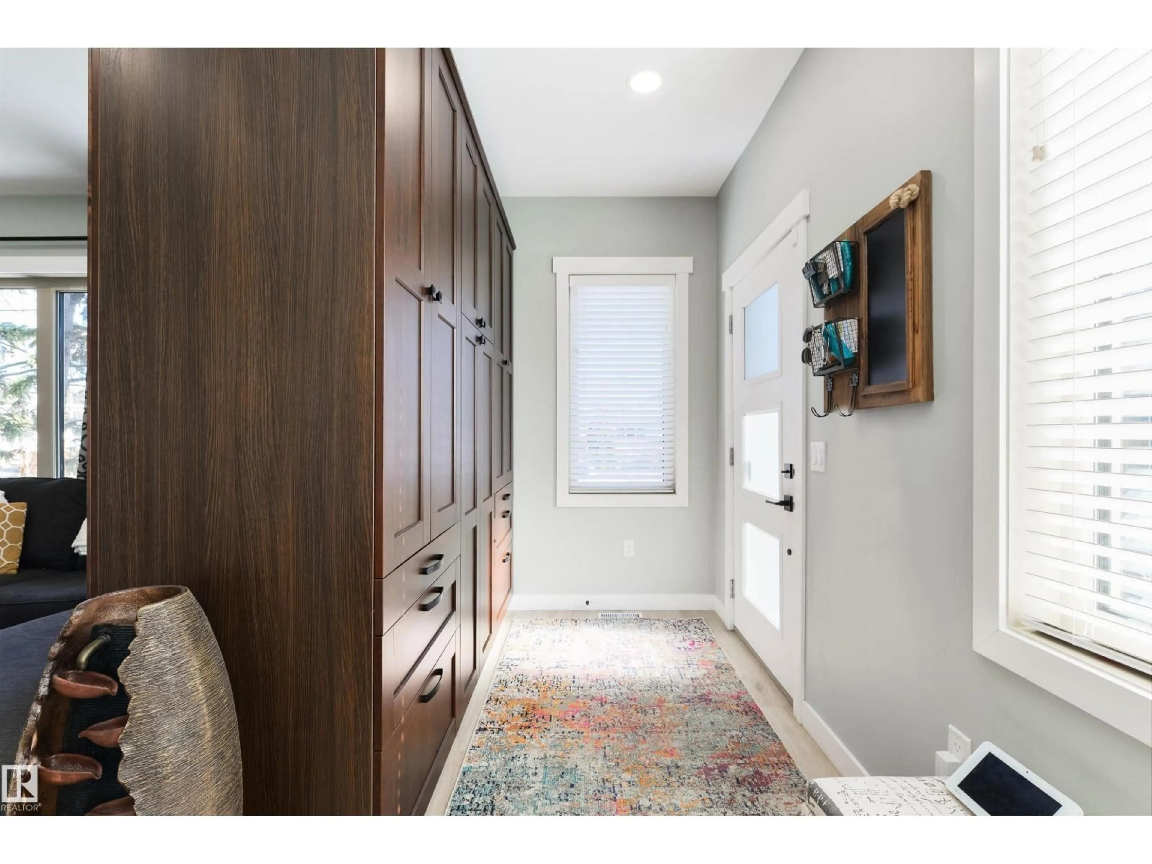 Indoor entryway for 14419 104 AV, Edmonton Alberta T5N2X8