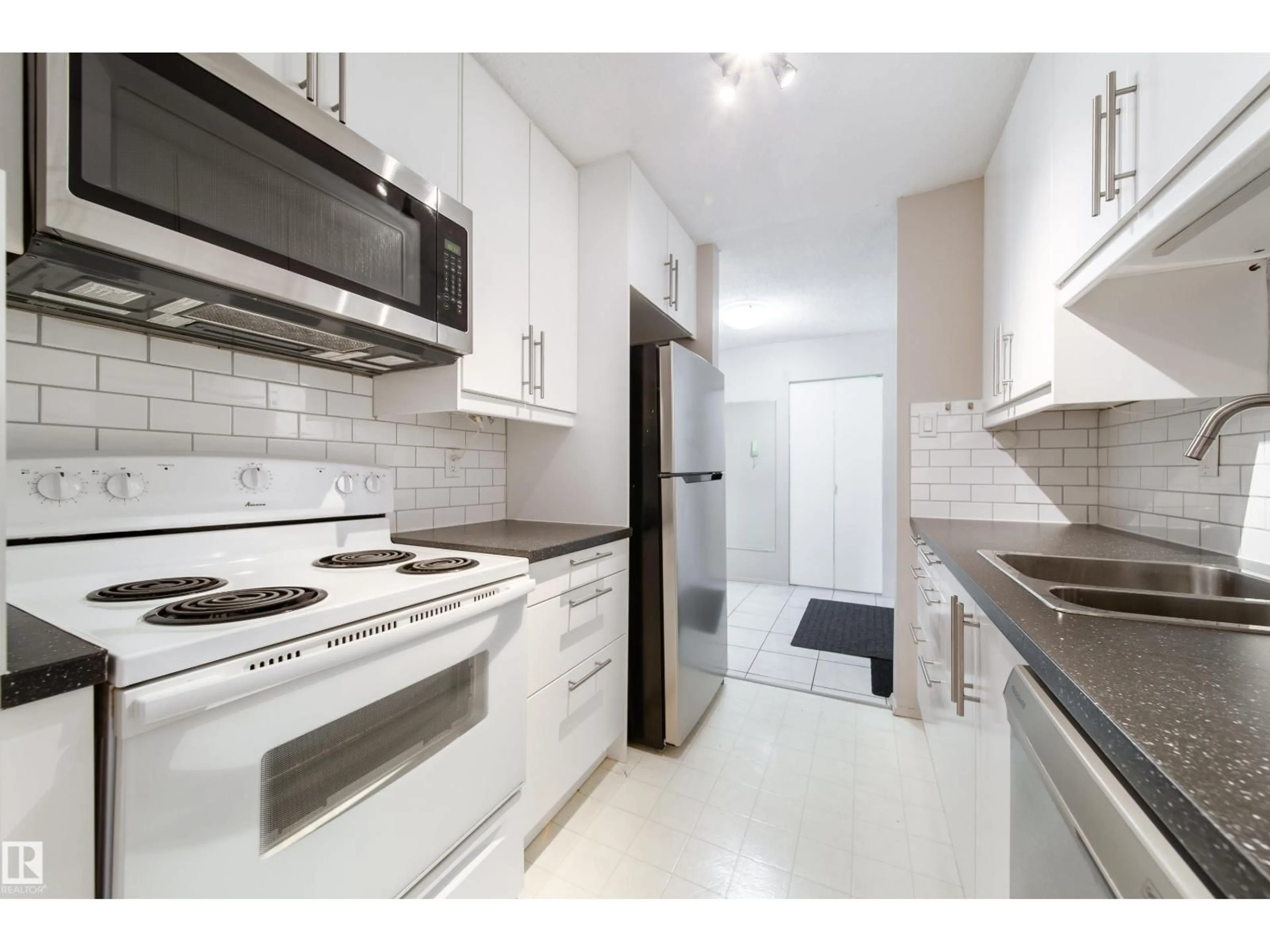 Standard kitchen, unknown for 220 14819 51 AV AV, Edmonton Alberta T6H5G4