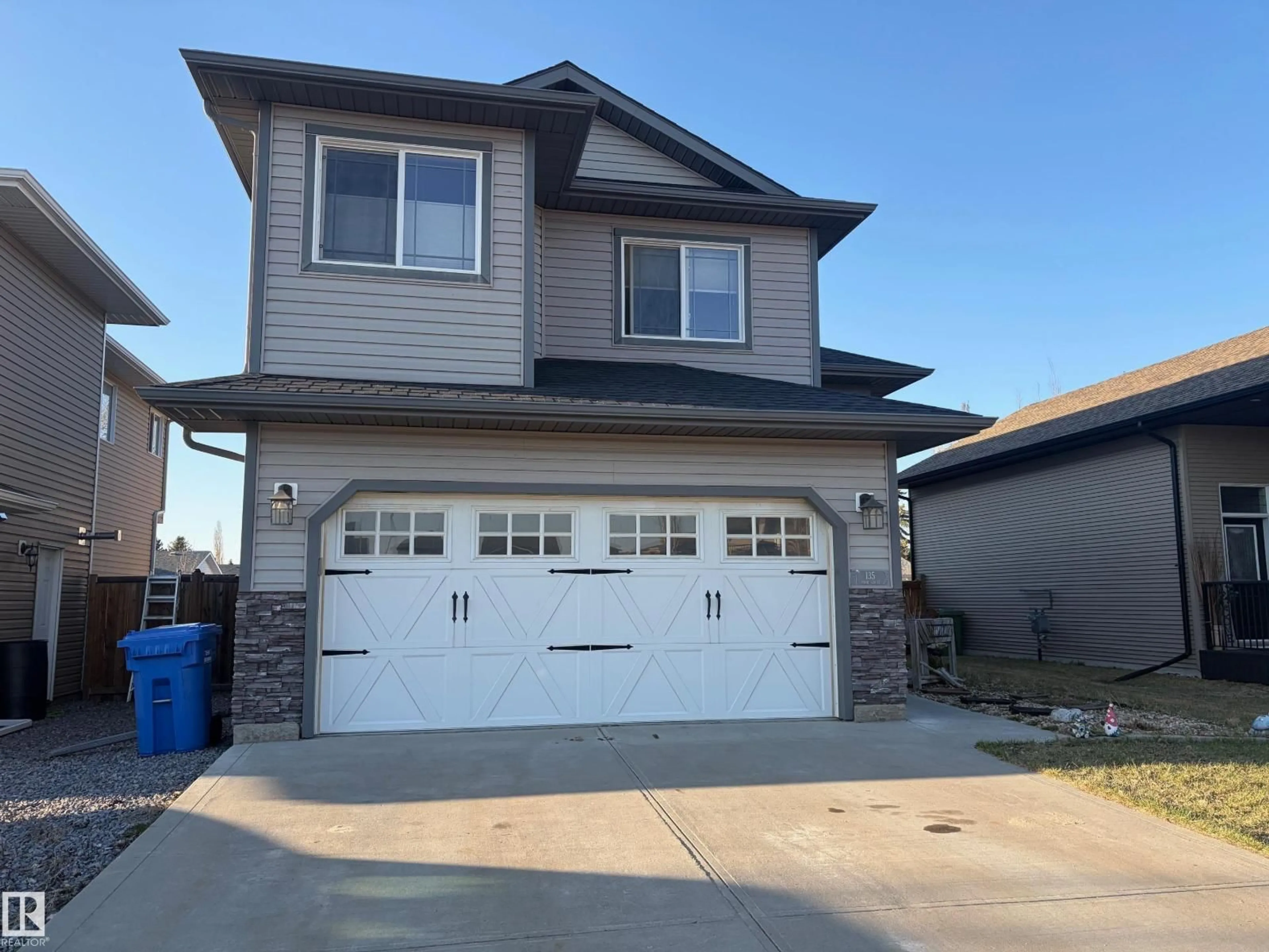 Home with vinyl exterior material, street for 135 PARK GV, Wetaskiwin Alberta T9A1X5