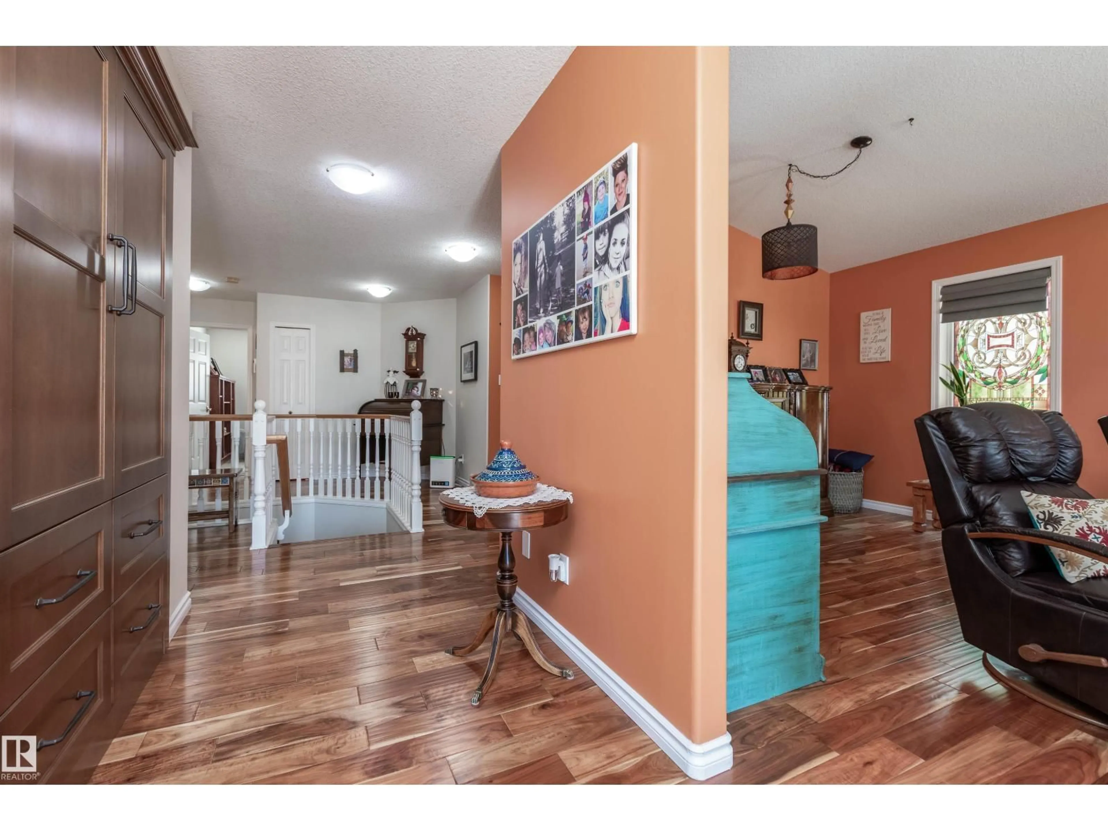 Indoor entryway for 31 ESTATES CO, Sherwood Park Alberta T8B1M9