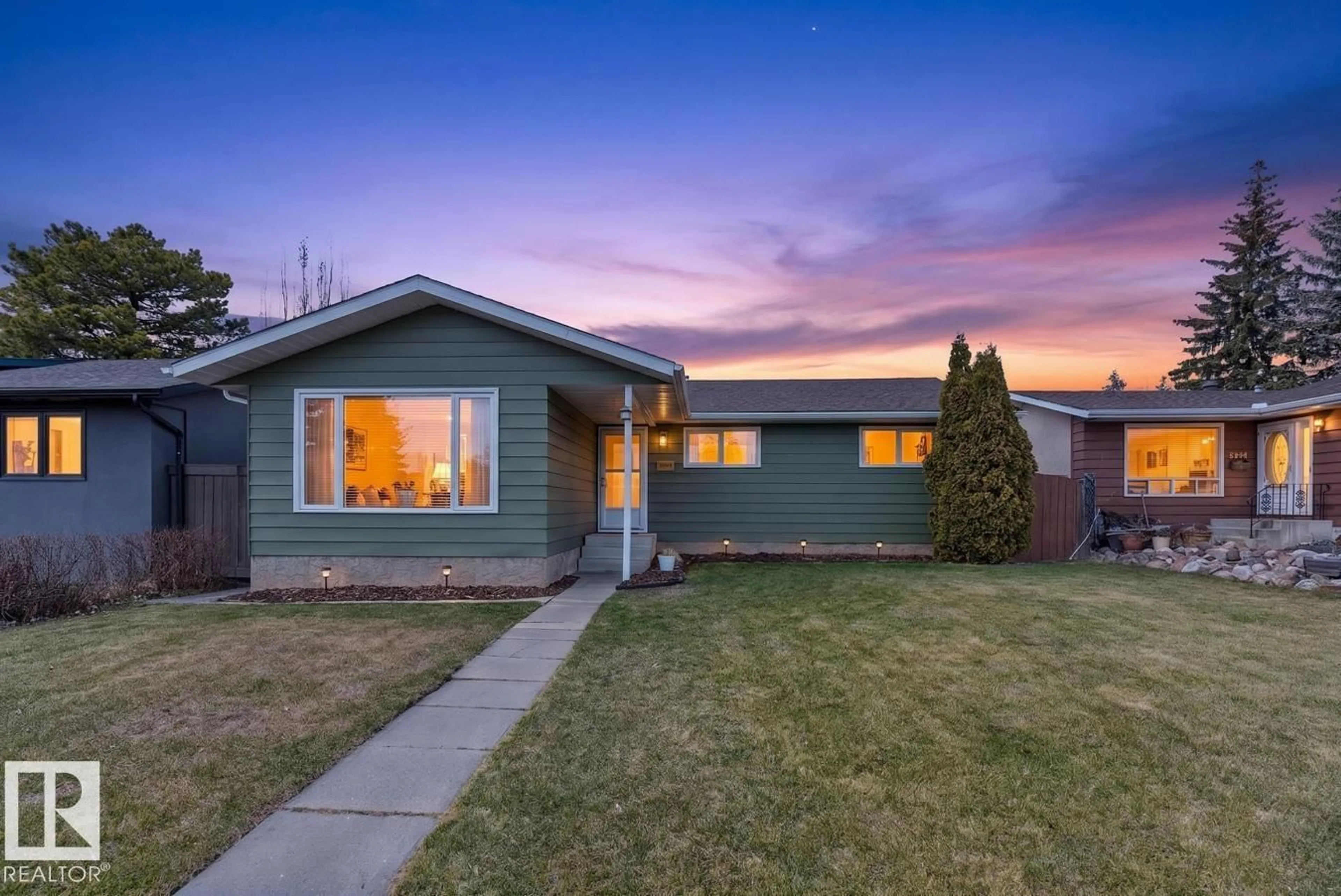 Home with vinyl exterior material, street for 6908 19 AV, Edmonton Alberta T6K2G9