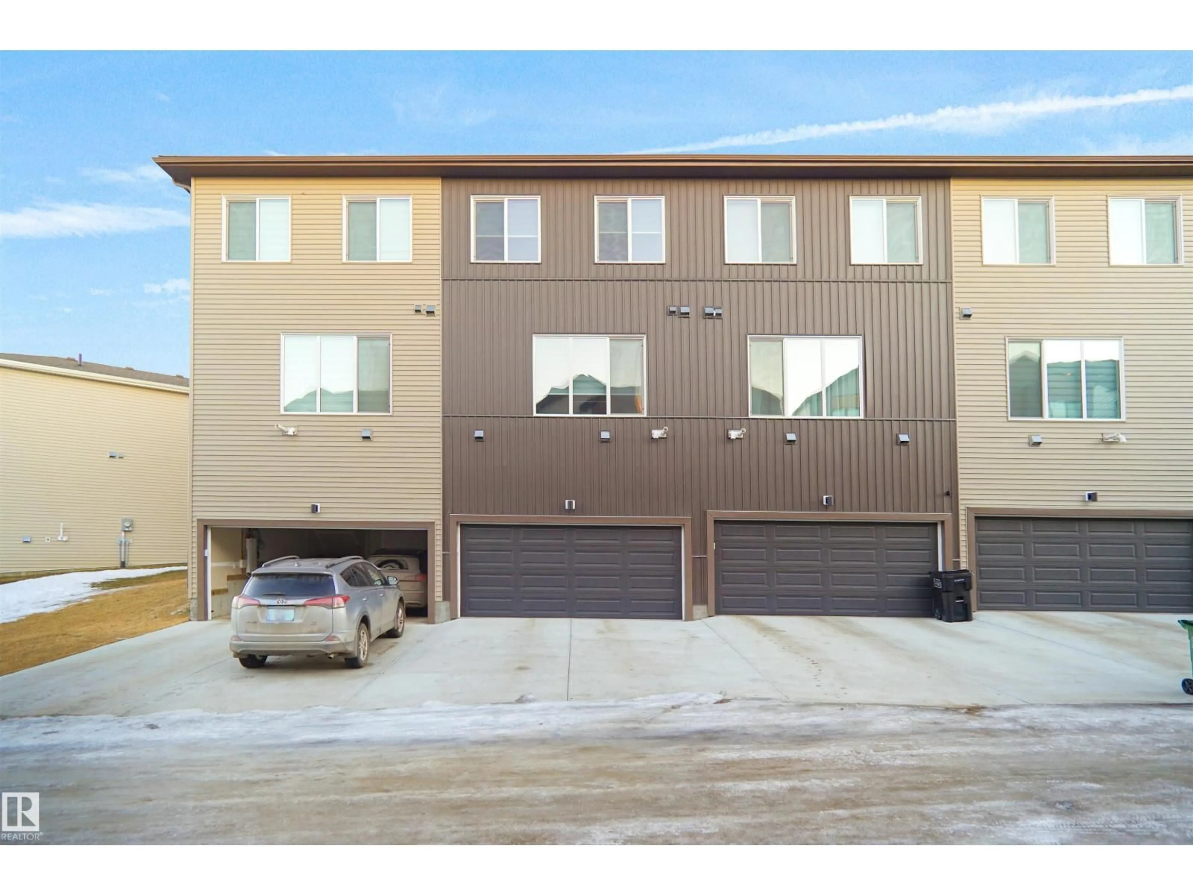 Indoor garage for 510 37 ST, Edmonton Alberta T6X3B2