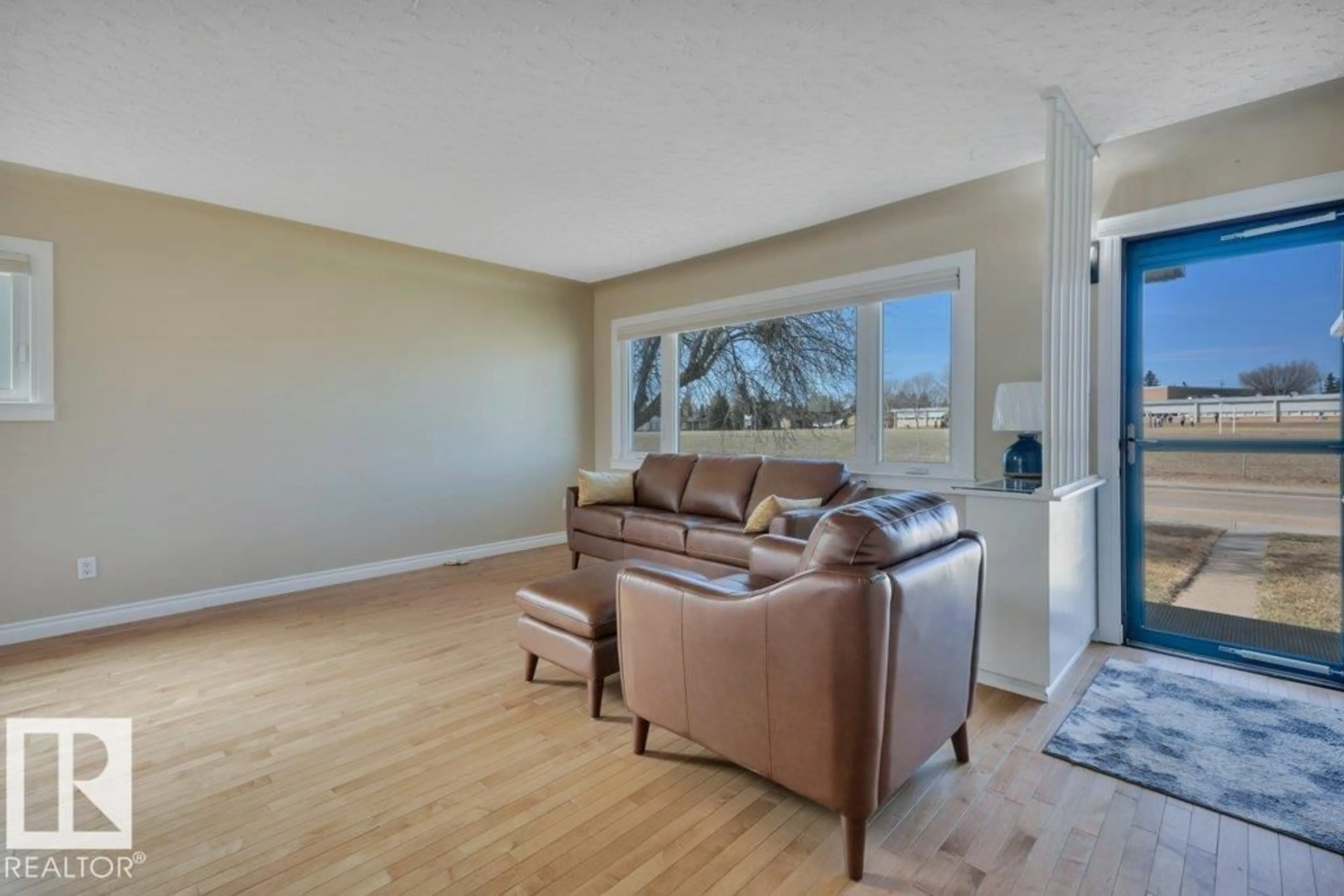 Living room with furniture, wood/laminate floor for 10633 ST GABRIEL SCHOOL RD, Edmonton Alberta T6A3S4