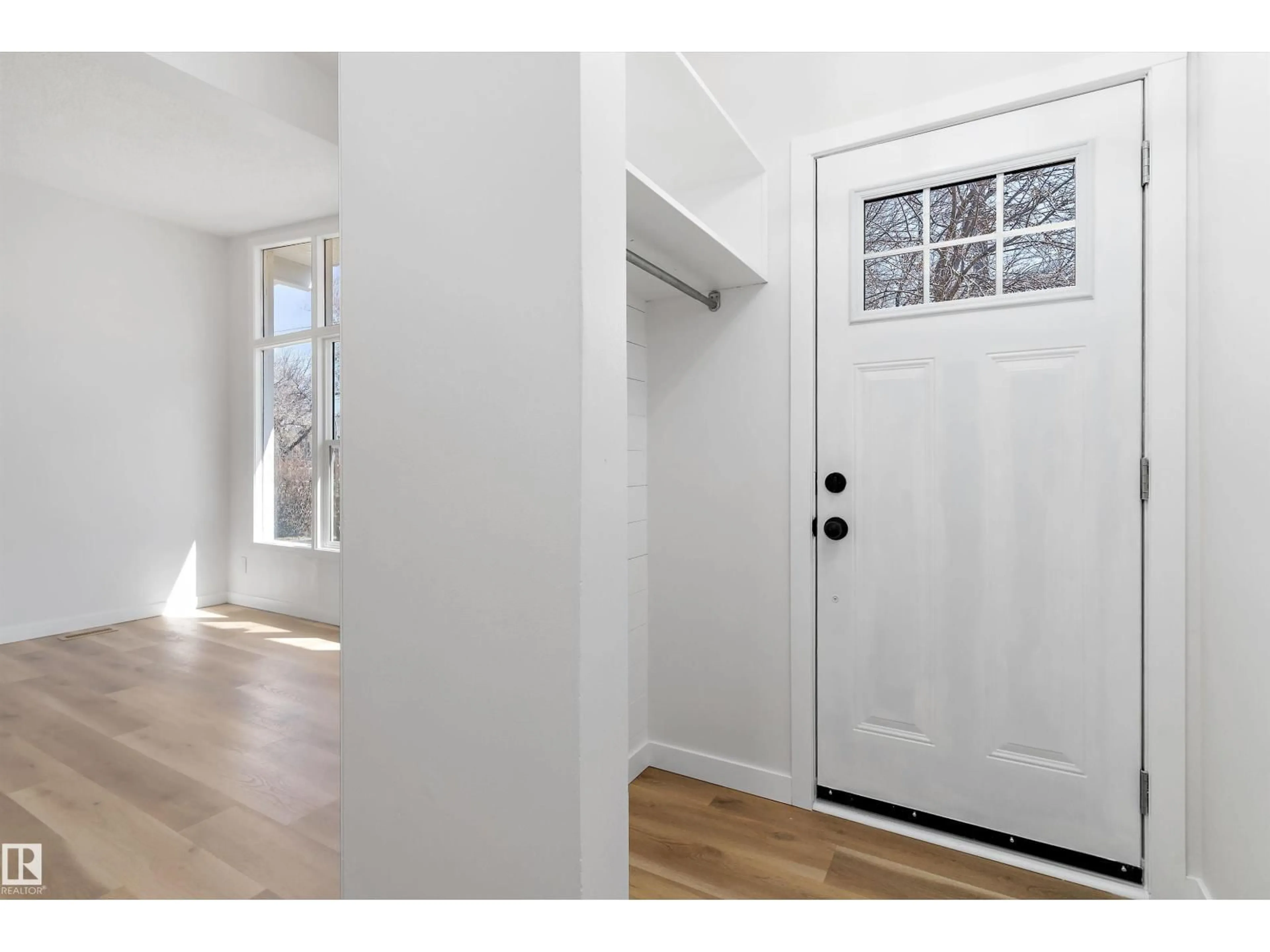 Indoor entryway for NW - 13046 101 ST, Edmonton Alberta T5E4E9