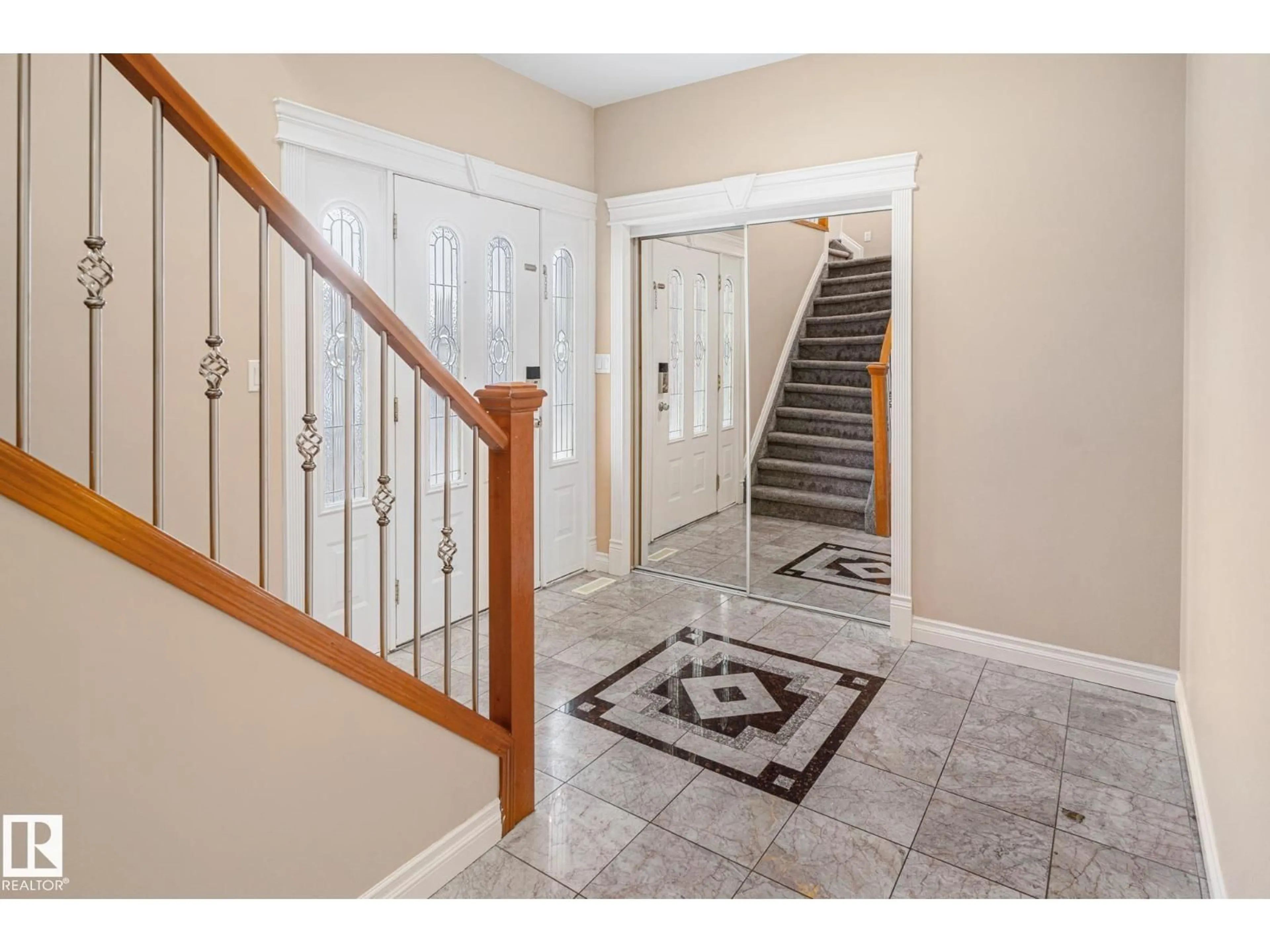 Indoor entryway for NW - 3455 29 ST, Edmonton Alberta T6T1Y7