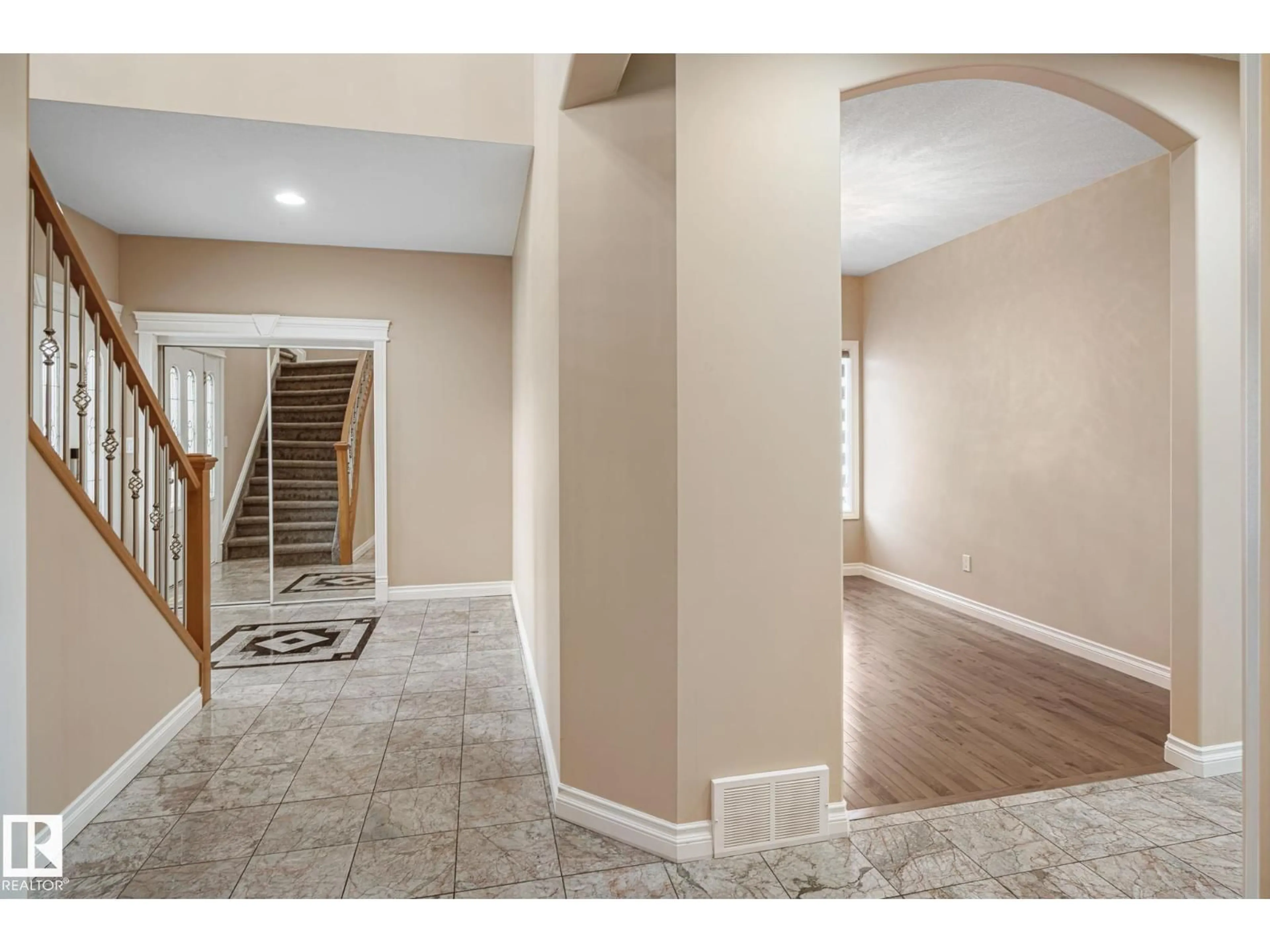 Indoor entryway for NW - 3455 29 ST, Edmonton Alberta T6T1Y7