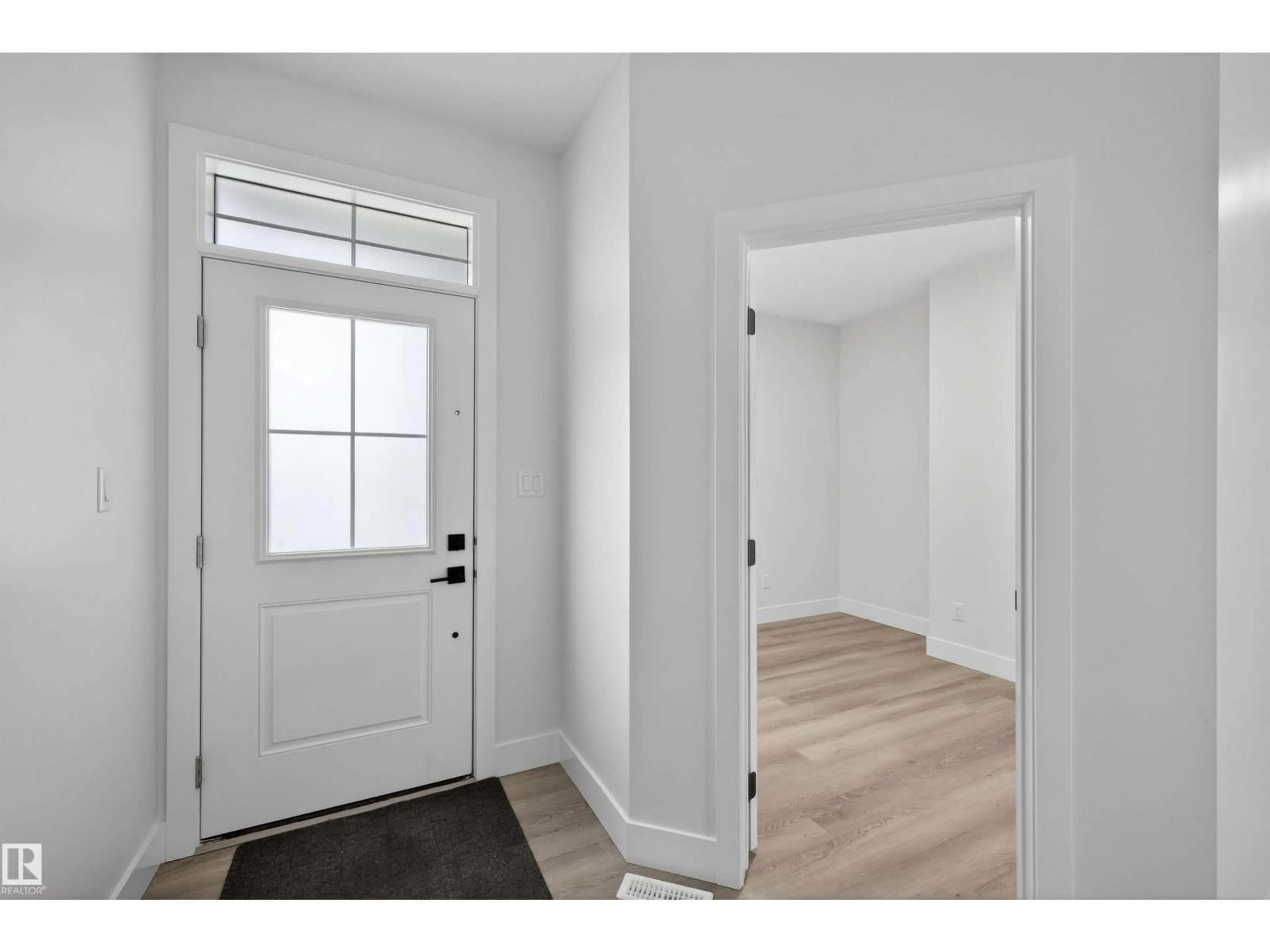 Indoor entryway for 1 ELLIOTT WD, Fort Saskatchewan Alberta T8L0Z4