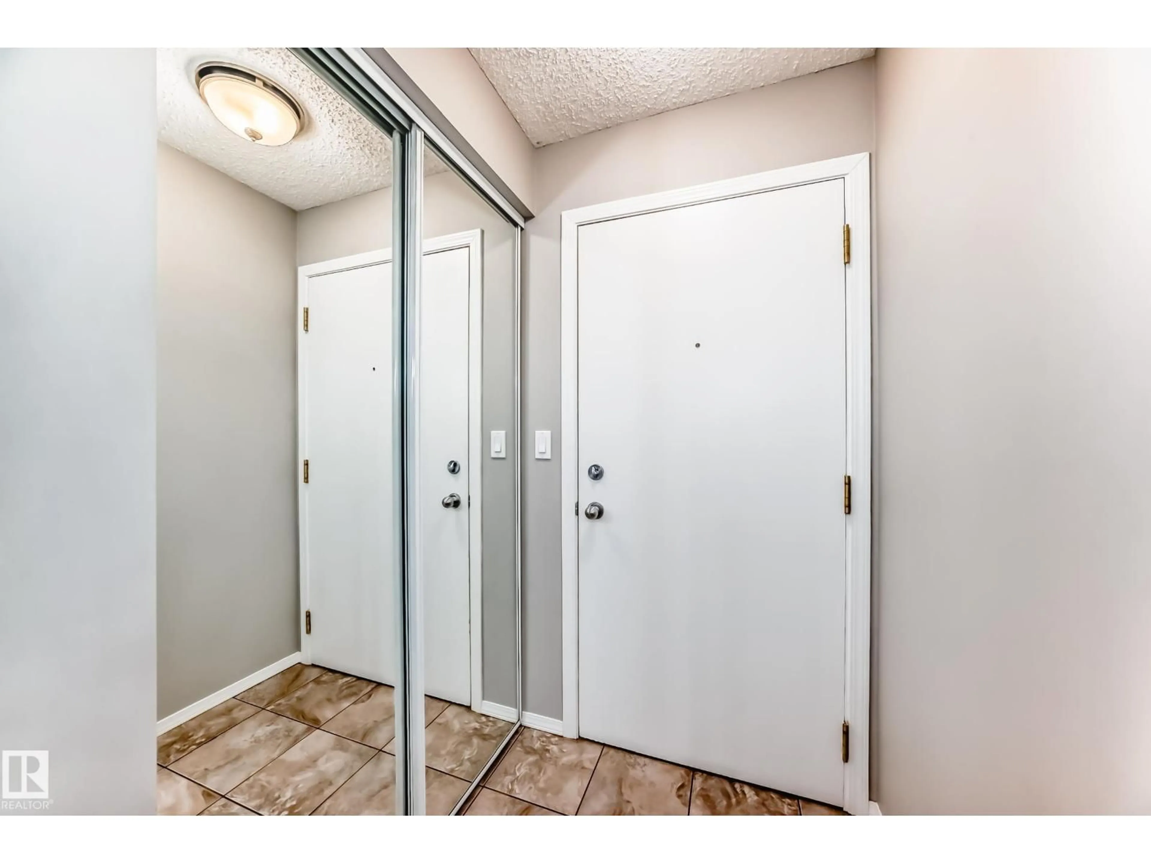 Indoor entryway for 202 - 328 WOODBRIDGE WY, Sherwood Park Alberta T8A4G3