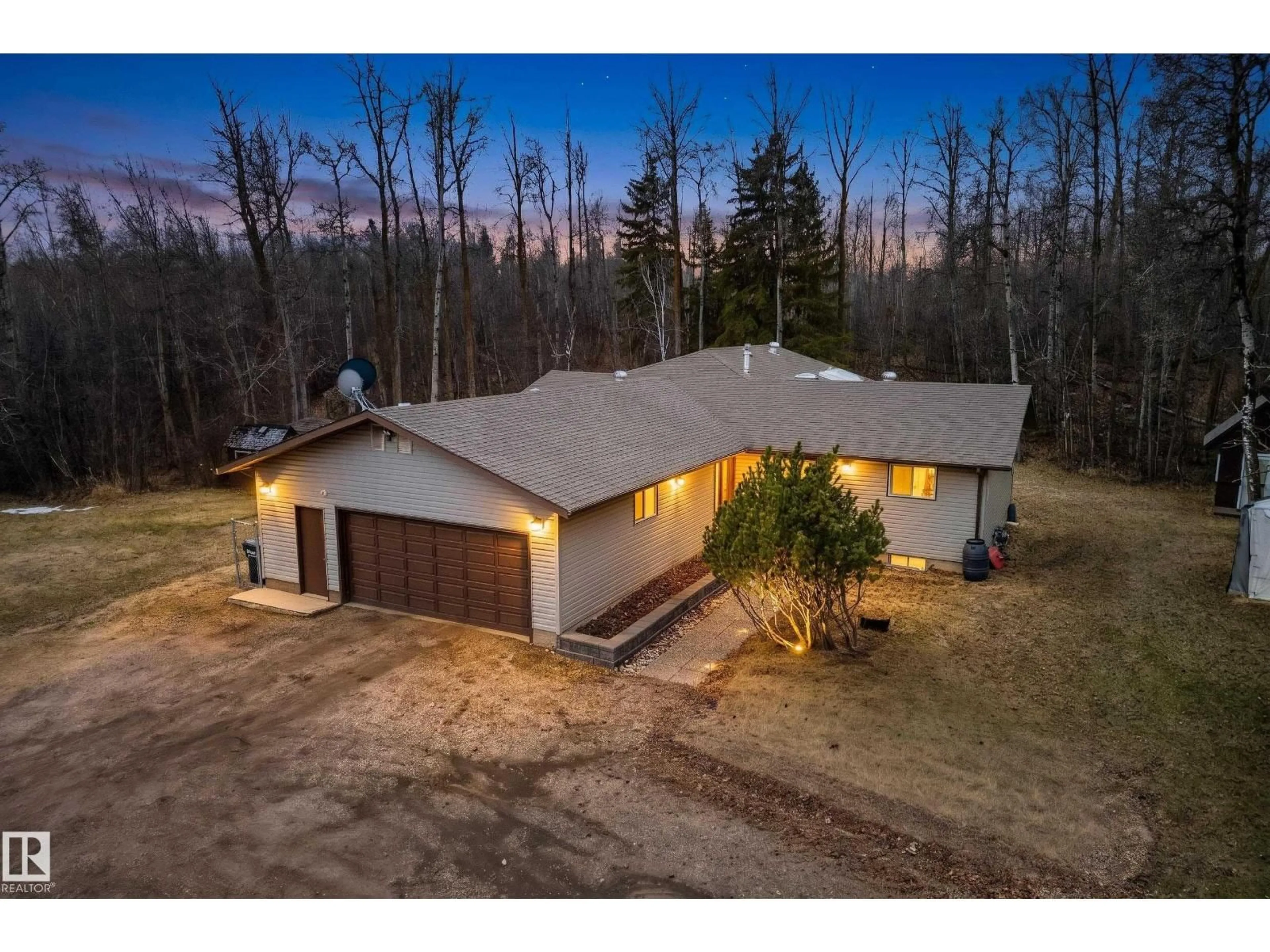 A pic from outside/outdoor area/front of a property/back of a property/a pic from drone, unknown for 51112 - 337 RGE ROAD 222, Rural Strathcona County Alberta T8G1G9