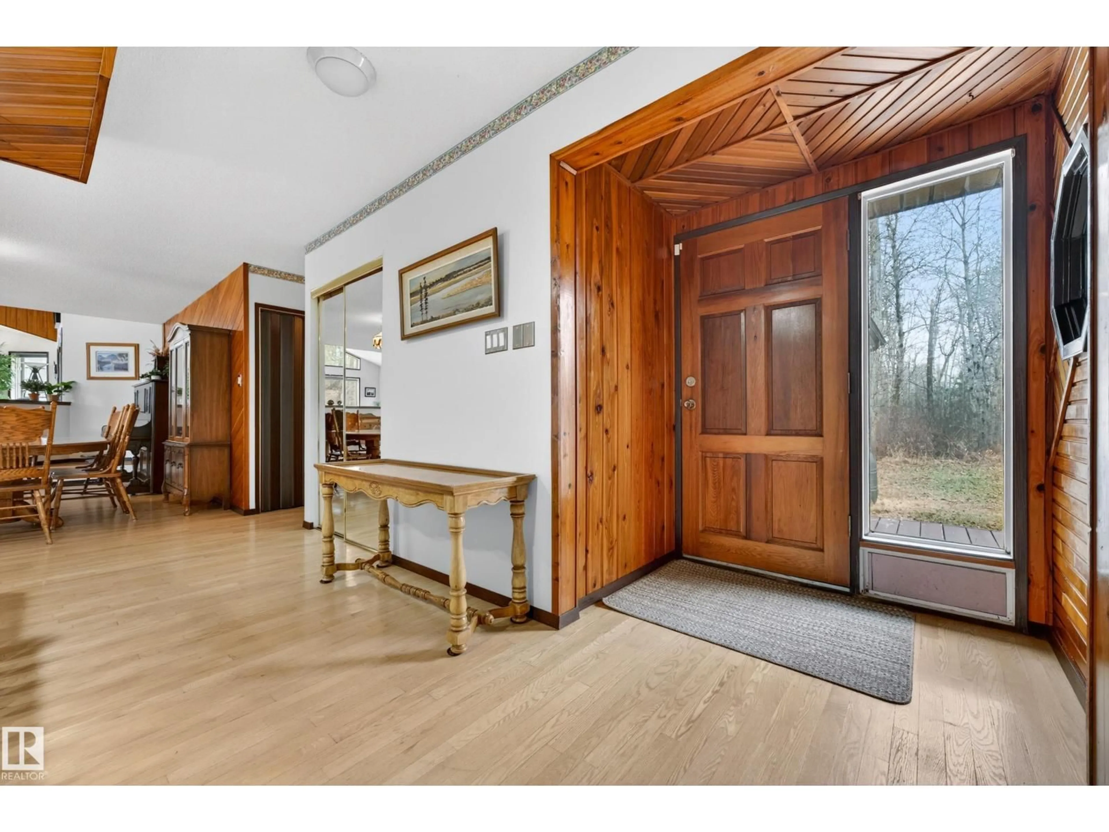 Indoor foyer for 51112 - 337 RGE ROAD 222, Rural Strathcona County Alberta T8G1G9