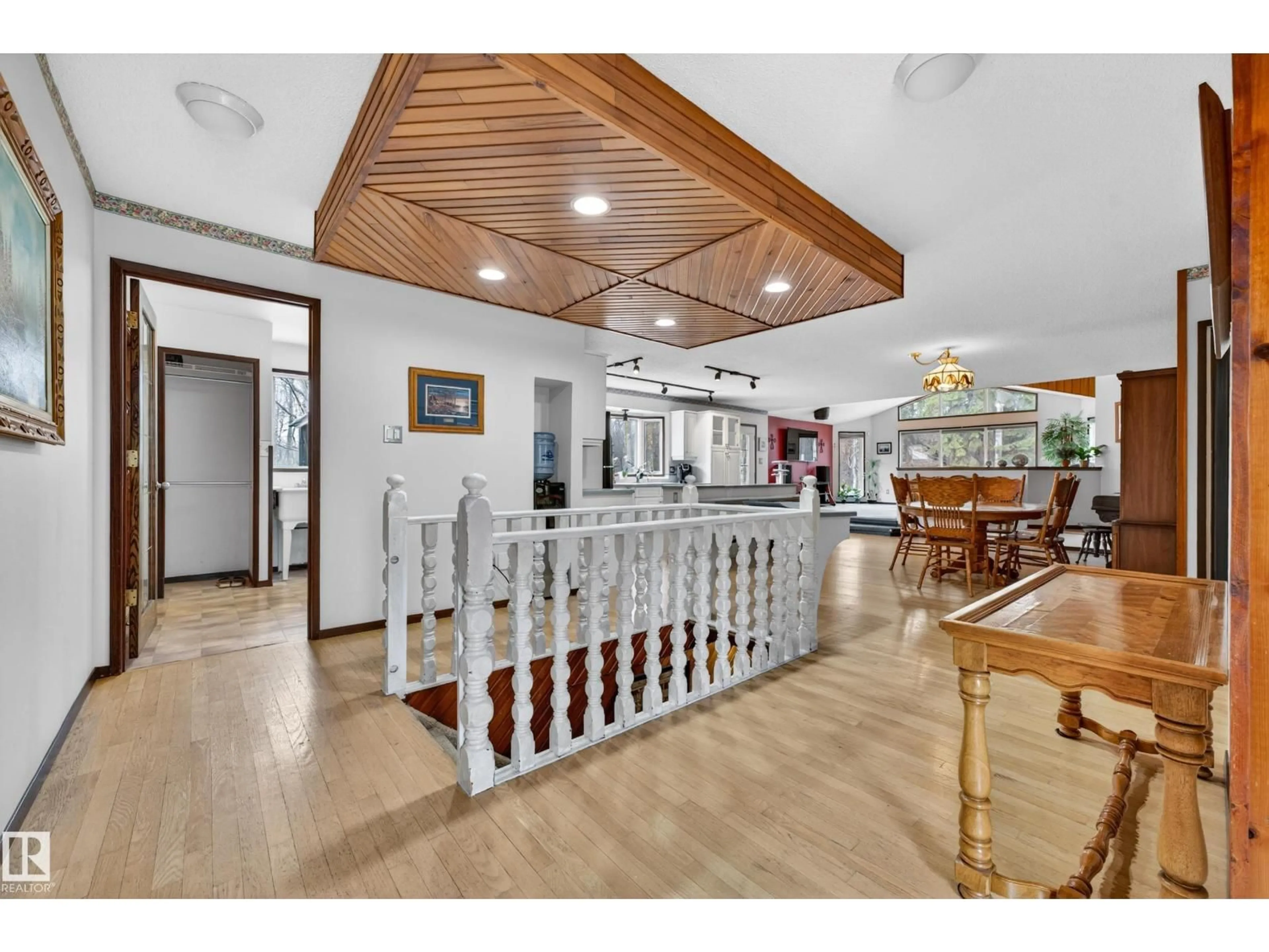 Indoor foyer for 51112 - 337 RGE ROAD 222, Rural Strathcona County Alberta T8G1G9