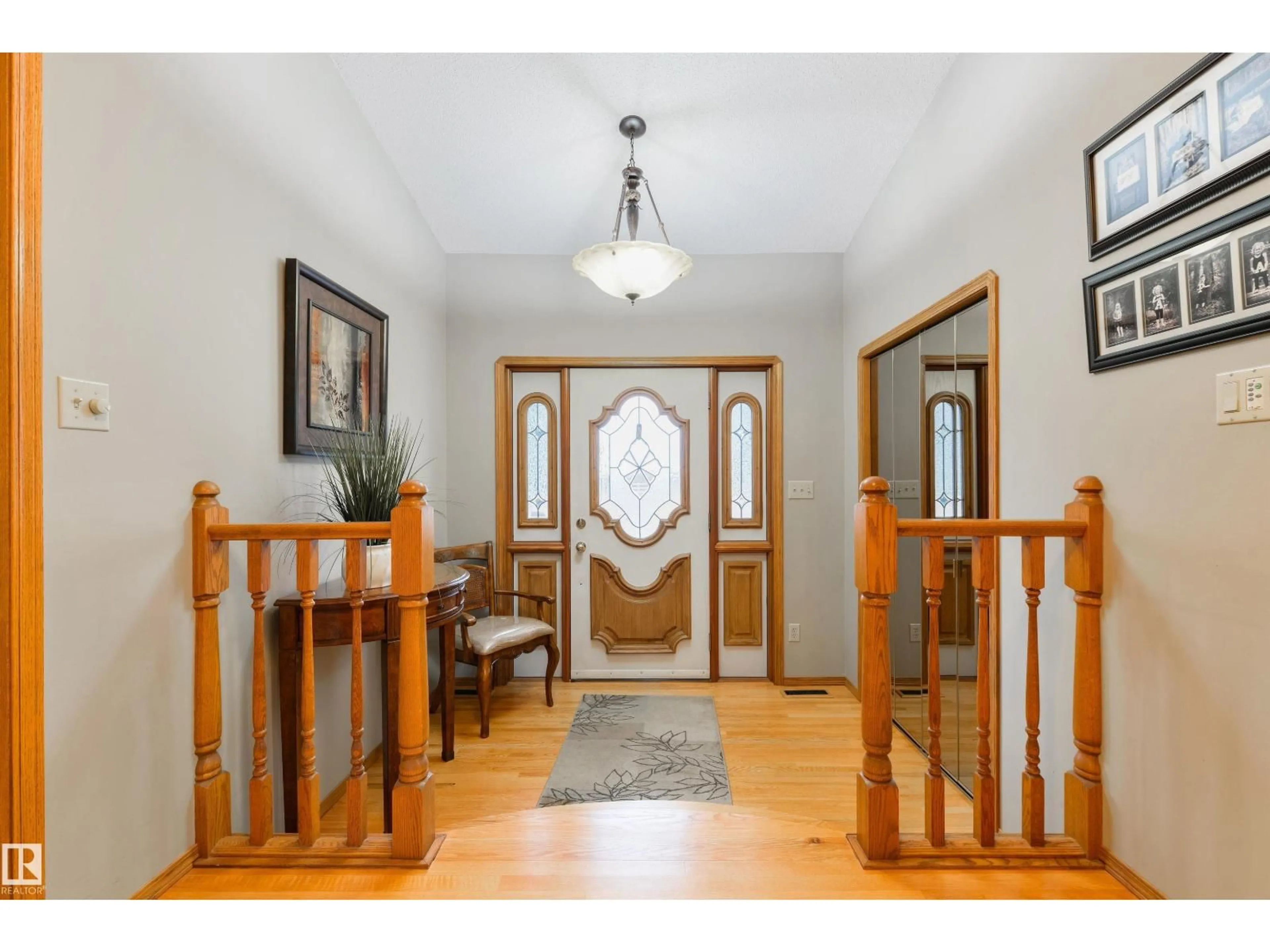 Indoor entryway for 27113 TWP RD 522, Rural Parkland County Alberta T7X3A8